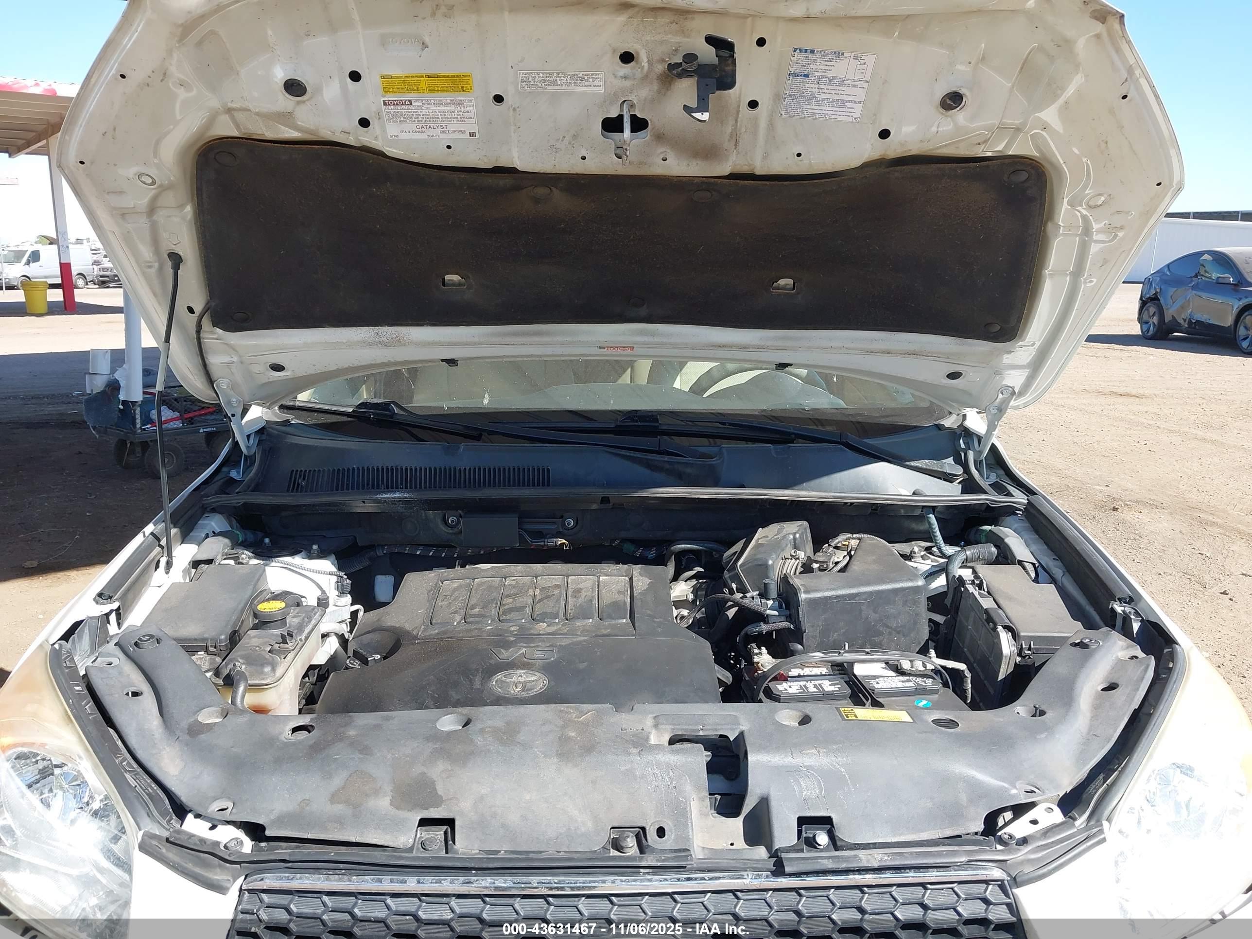 TOYOTA RAV4 image 10