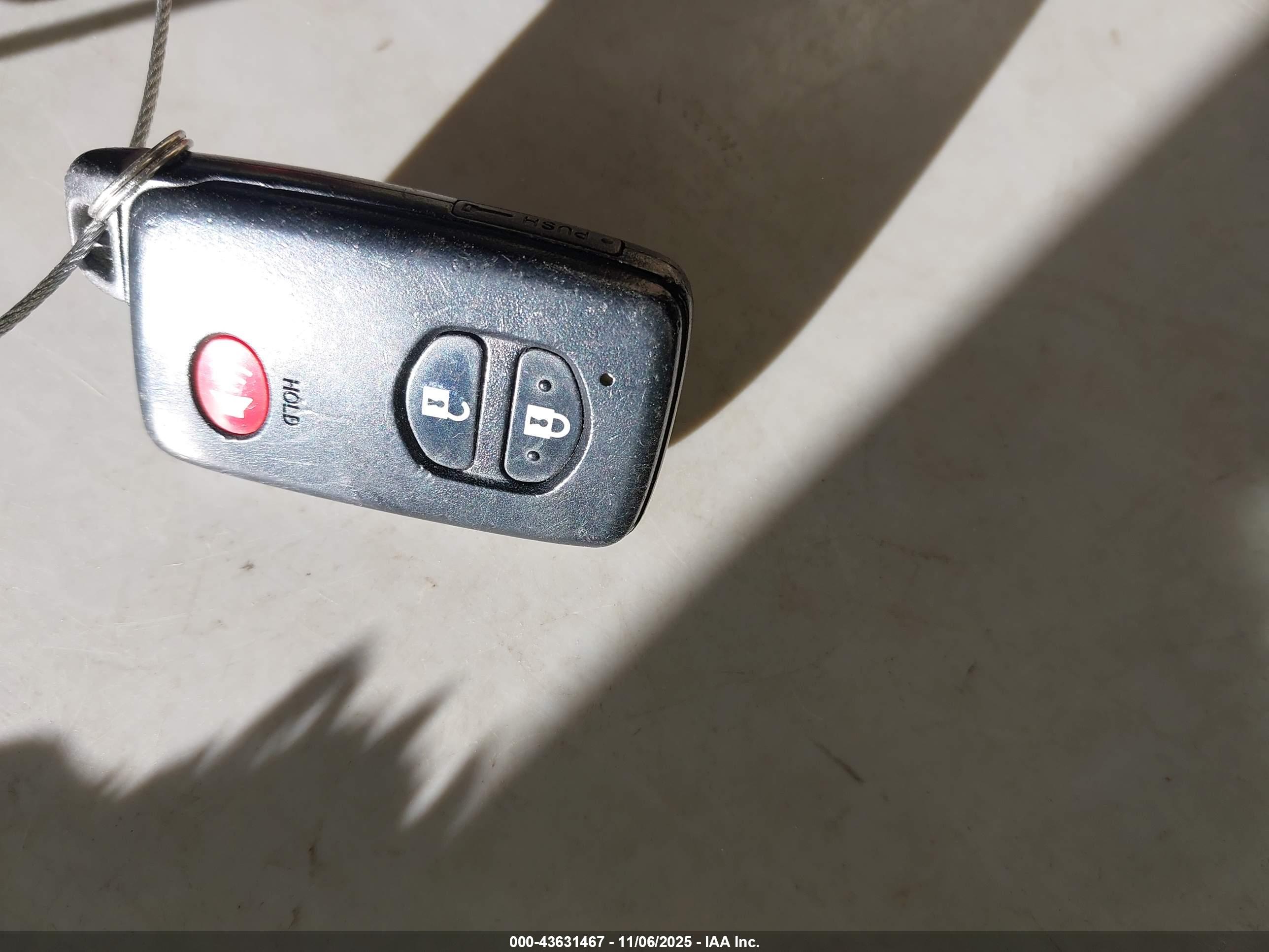 TOYOTA RAV4 image 11