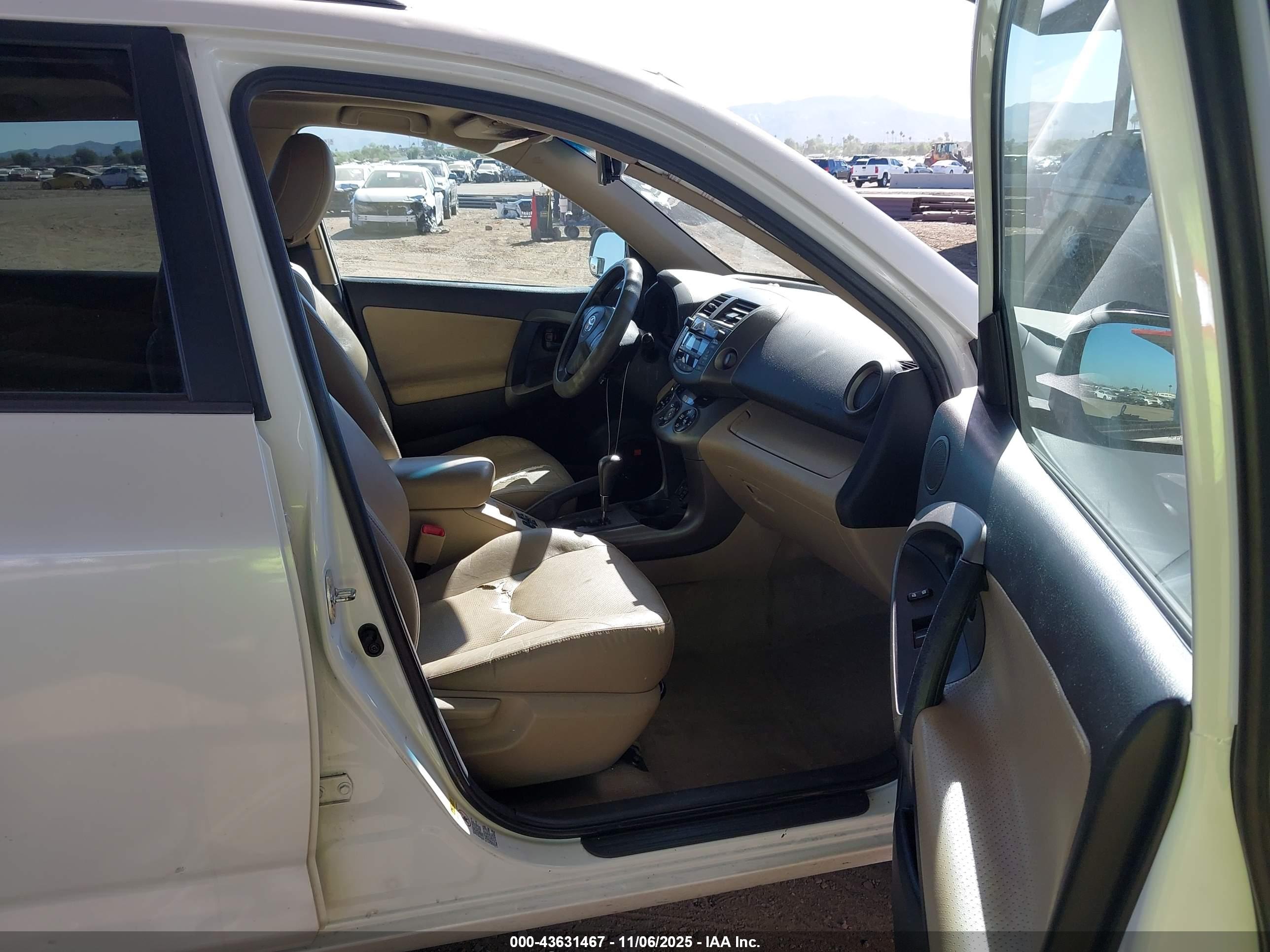 TOYOTA RAV4 image 5