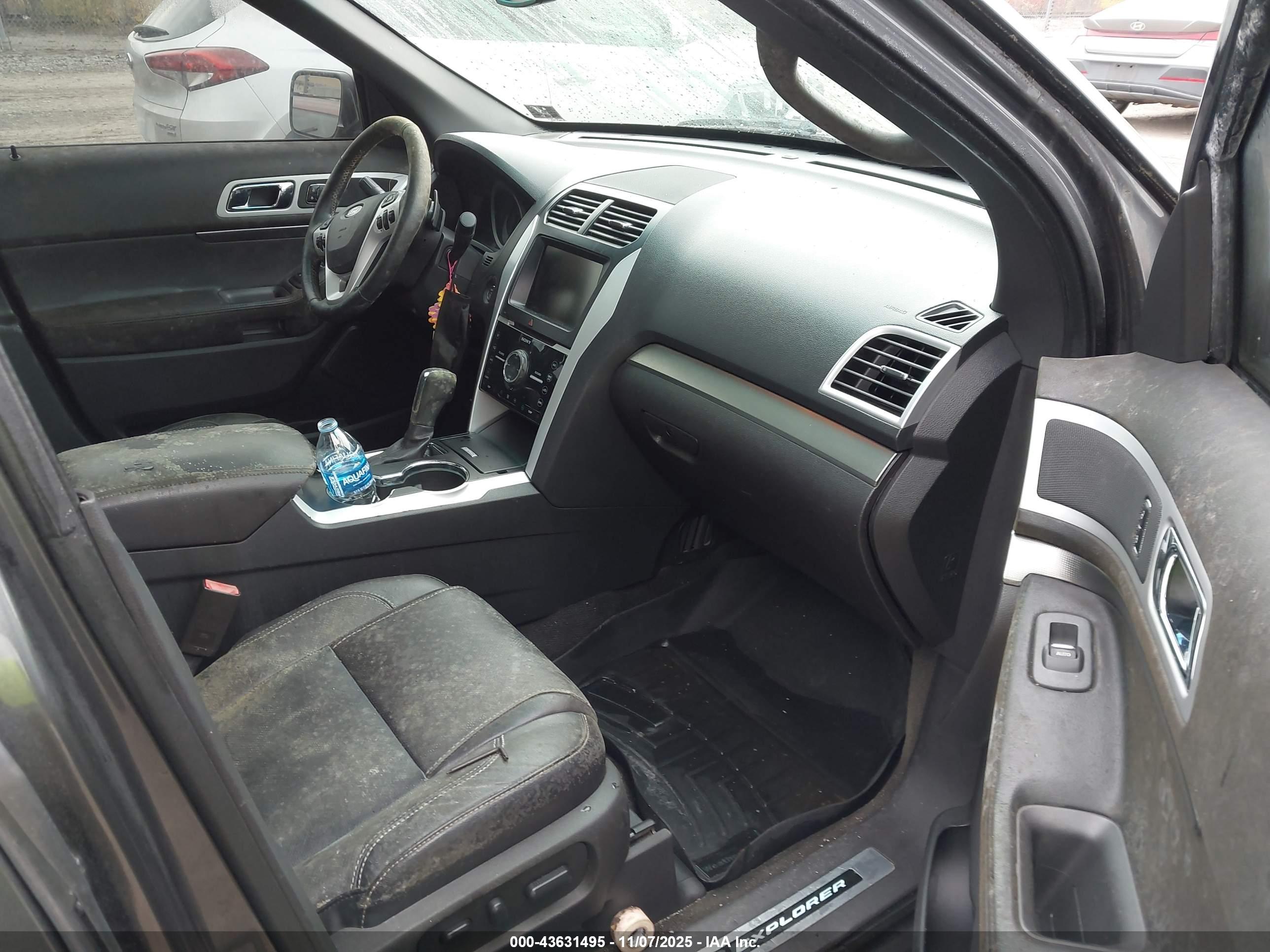 FORD EXPLORER image 5
