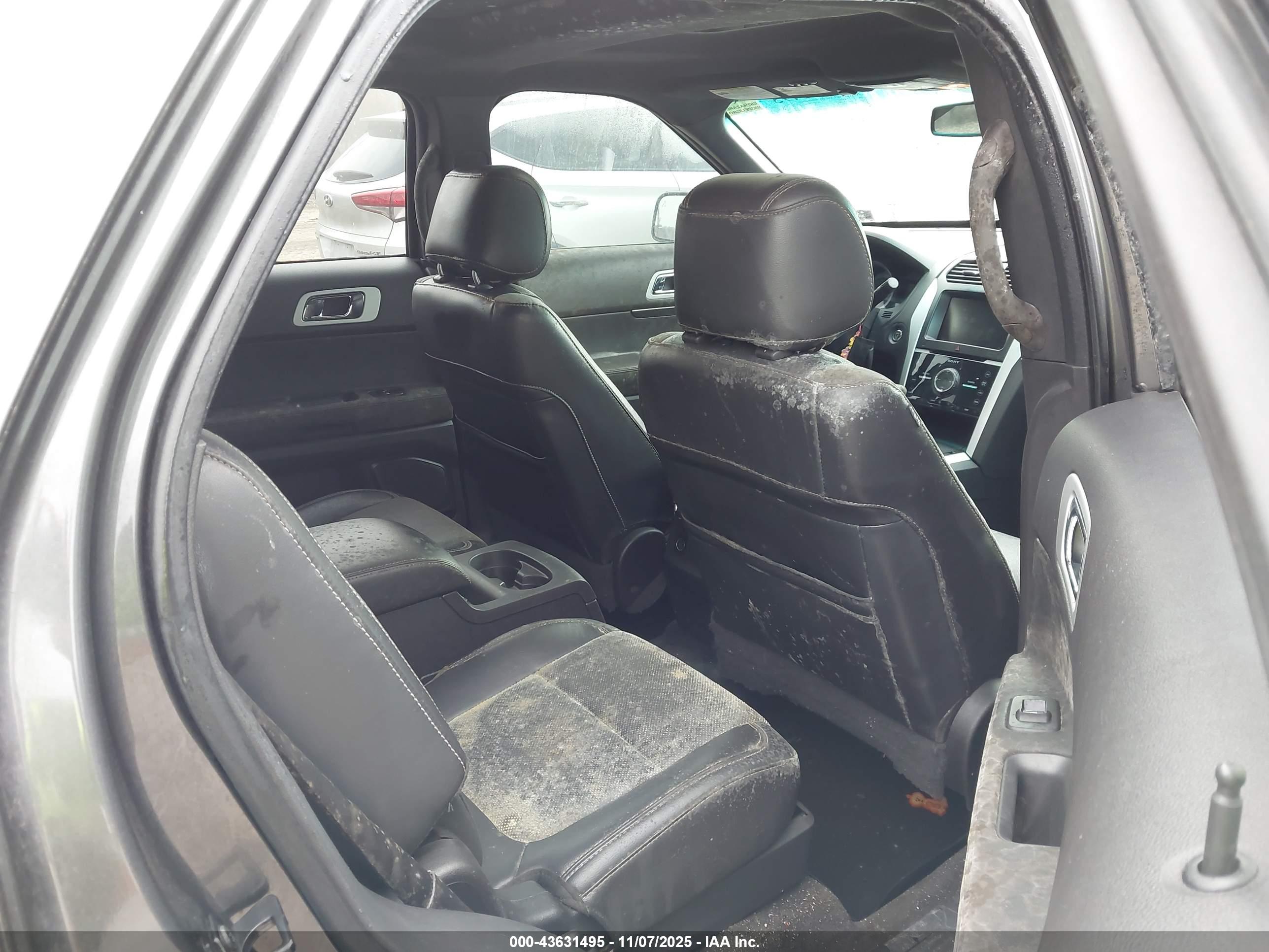 FORD EXPLORER image 8