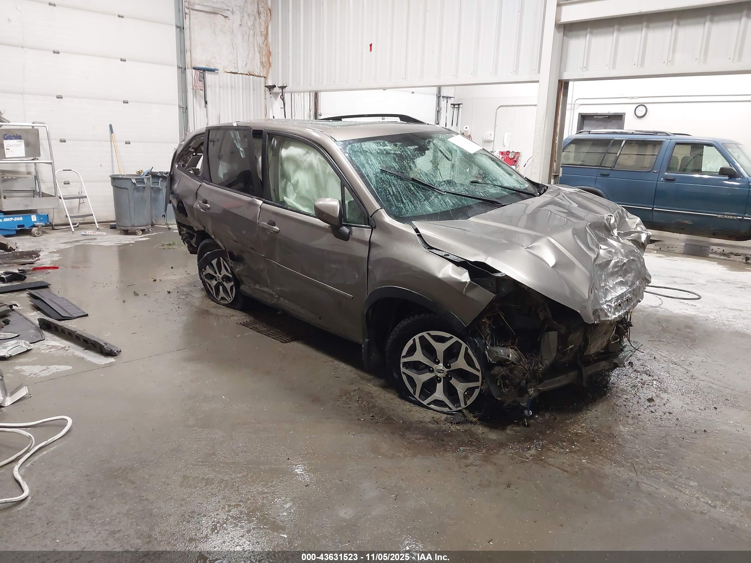 SUBARU FORESTER image 6