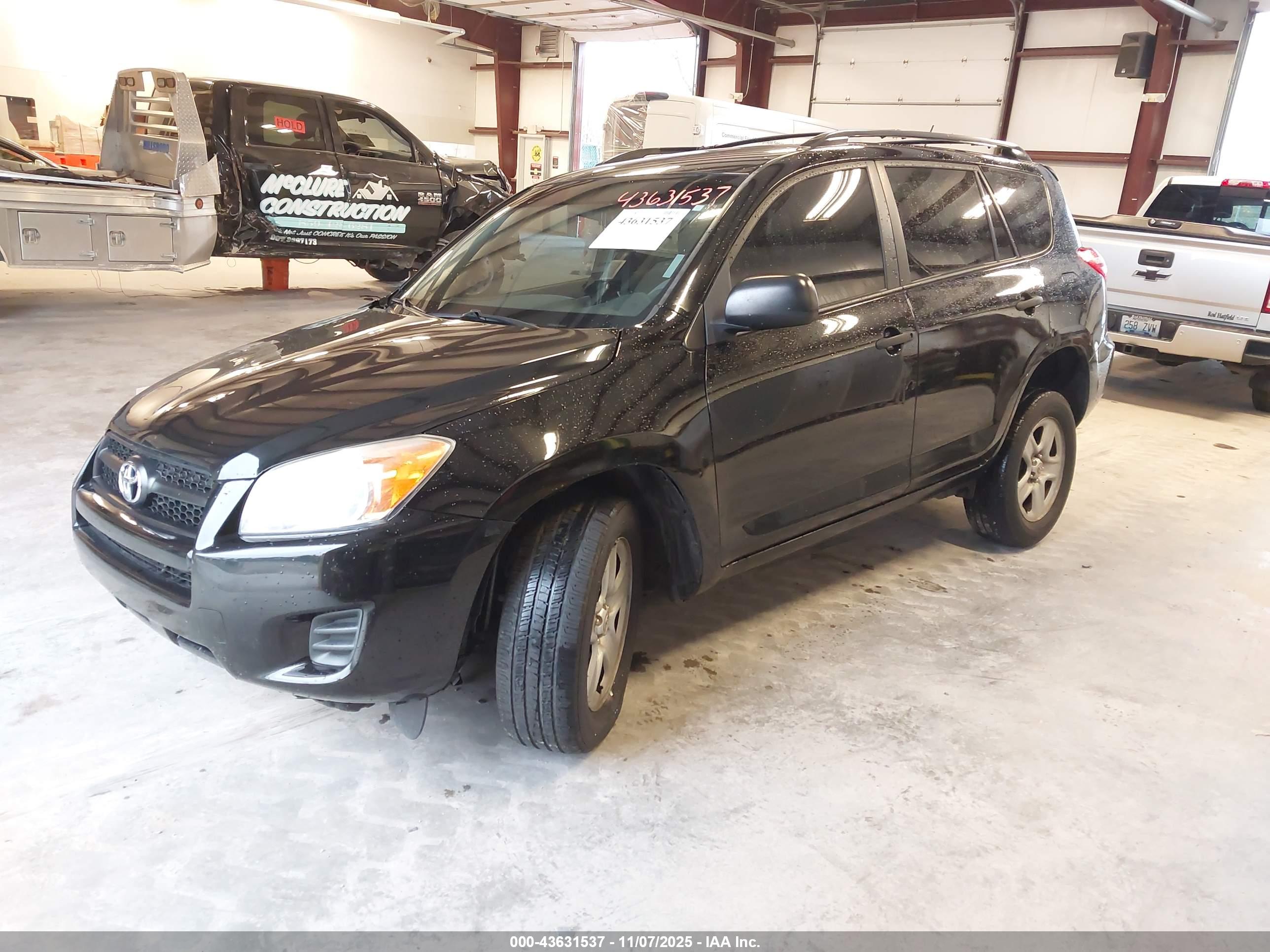 TOYOTA RAV4 image 2