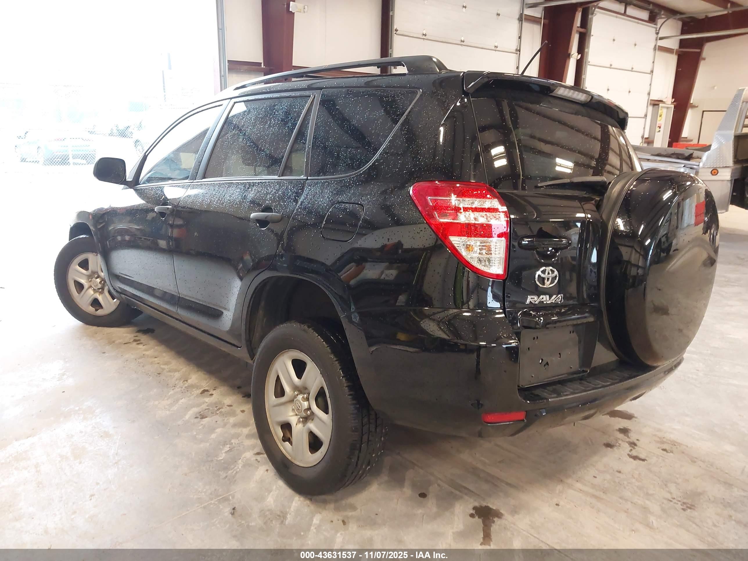 TOYOTA RAV4 image 3