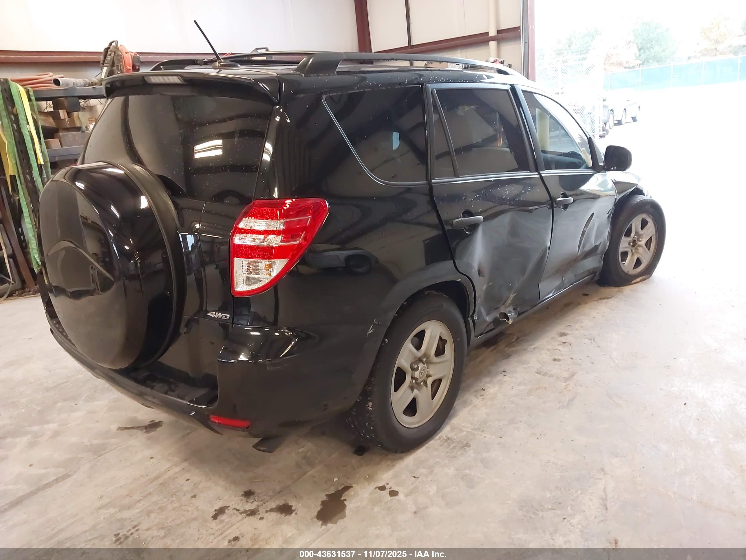 TOYOTA RAV4 image 4