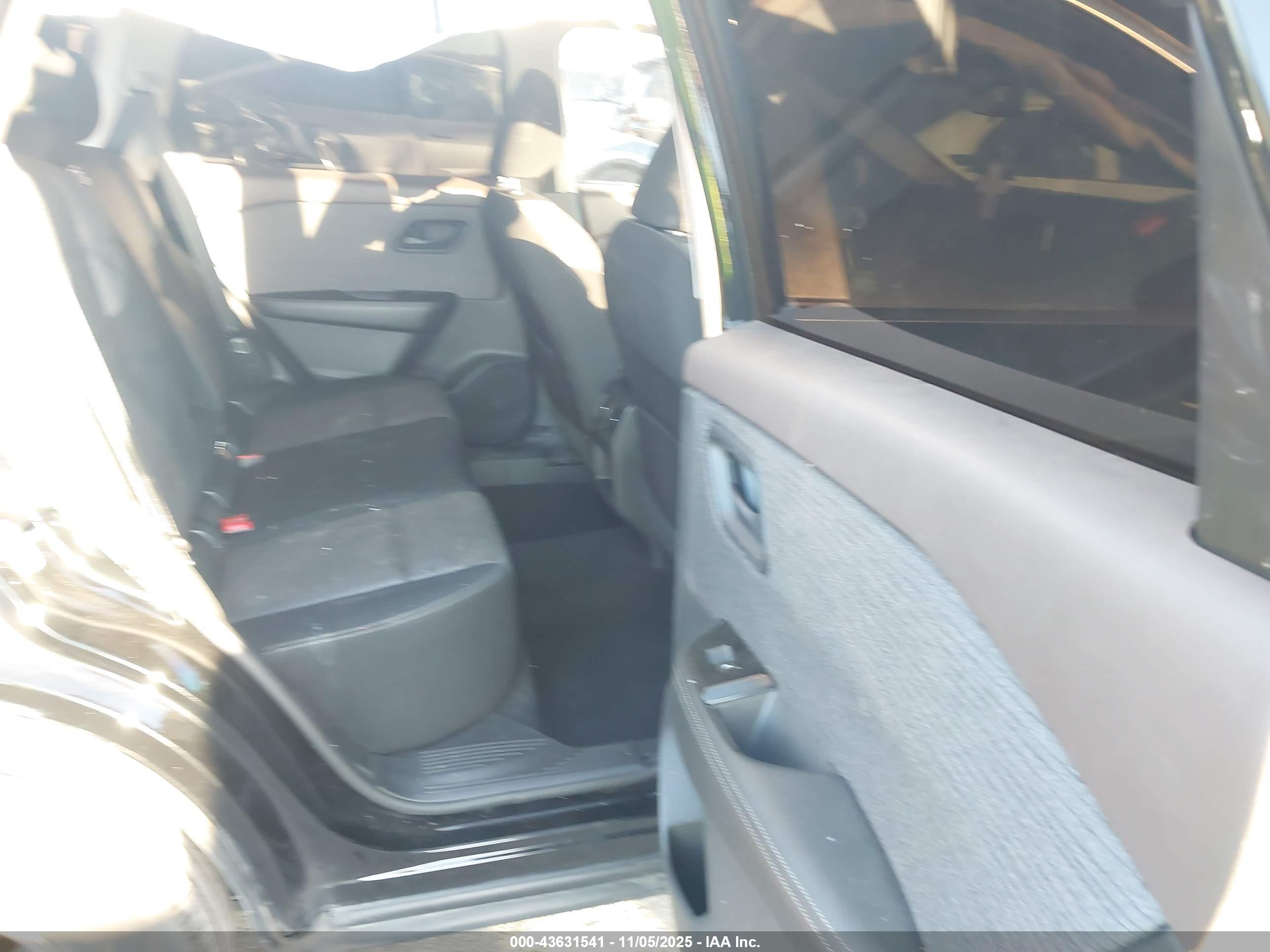 NISSAN ROGUE image 8