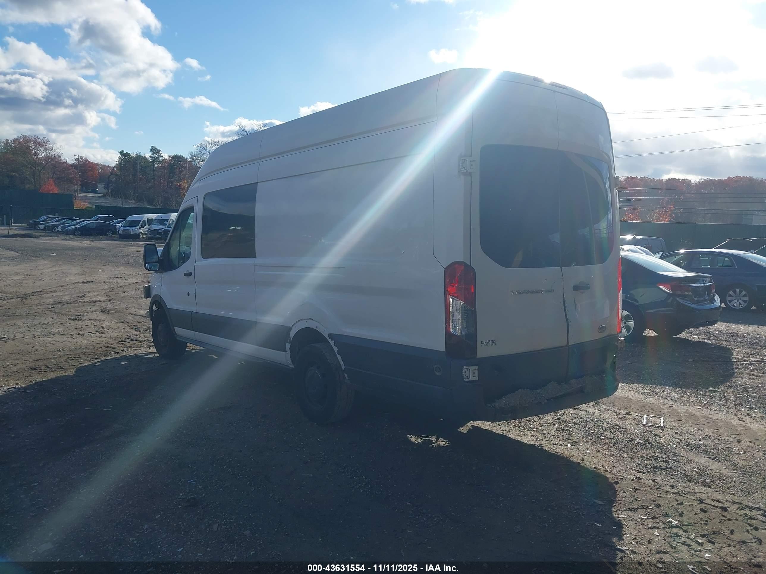 FORD TRANSIT-250 image 3