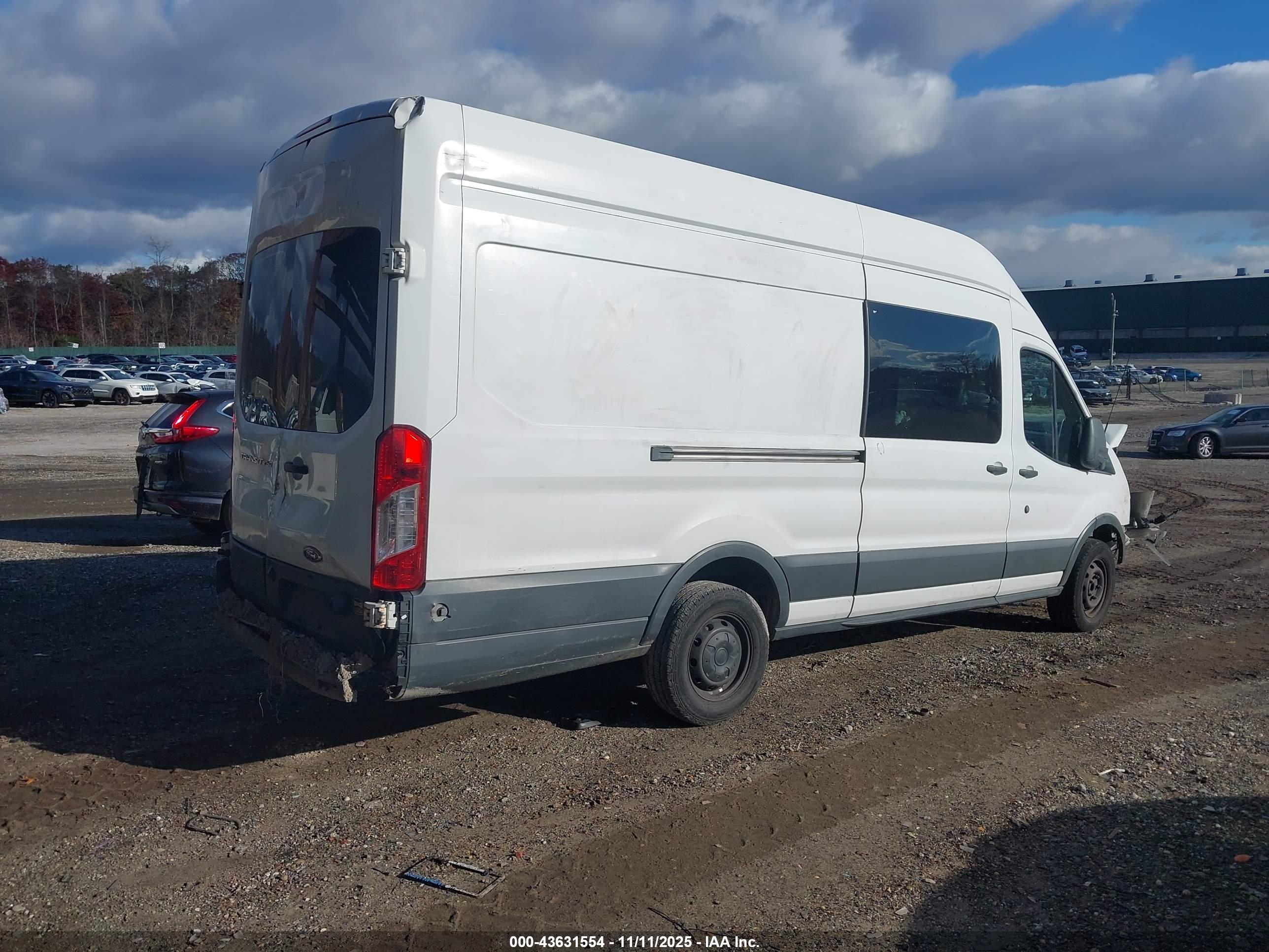 FORD TRANSIT-250 image 4