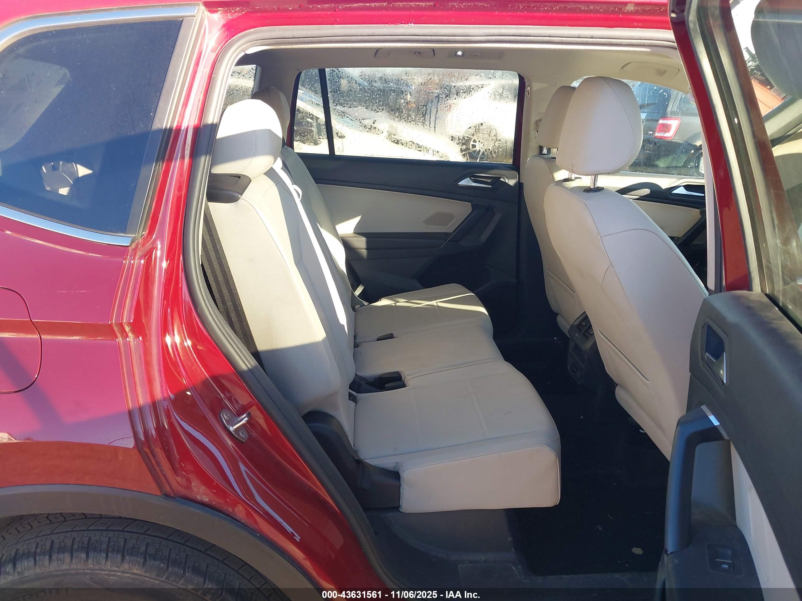 VOLKSWAGEN TIGUAN image 8