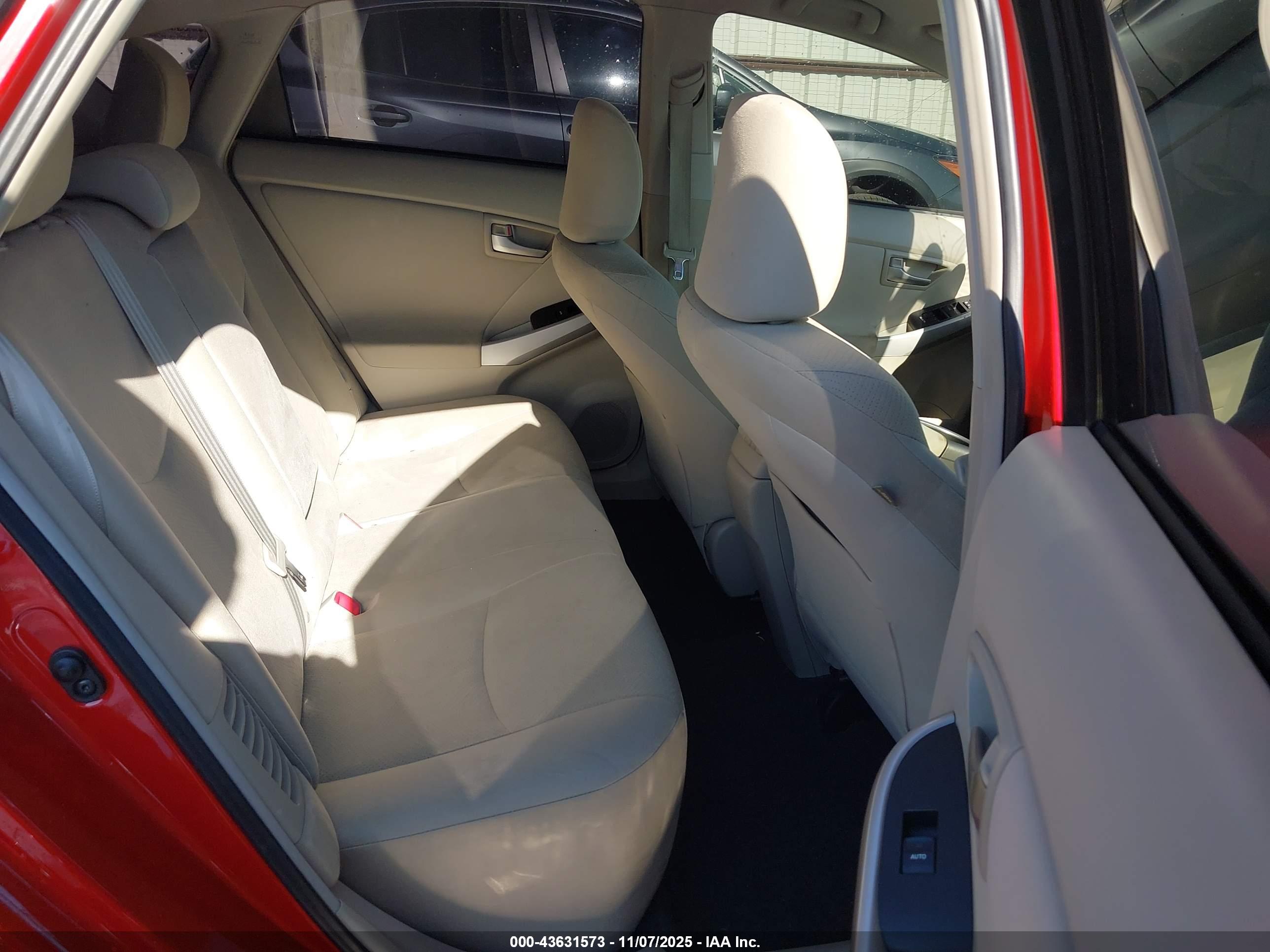 TOYOTA PRIUS image 8