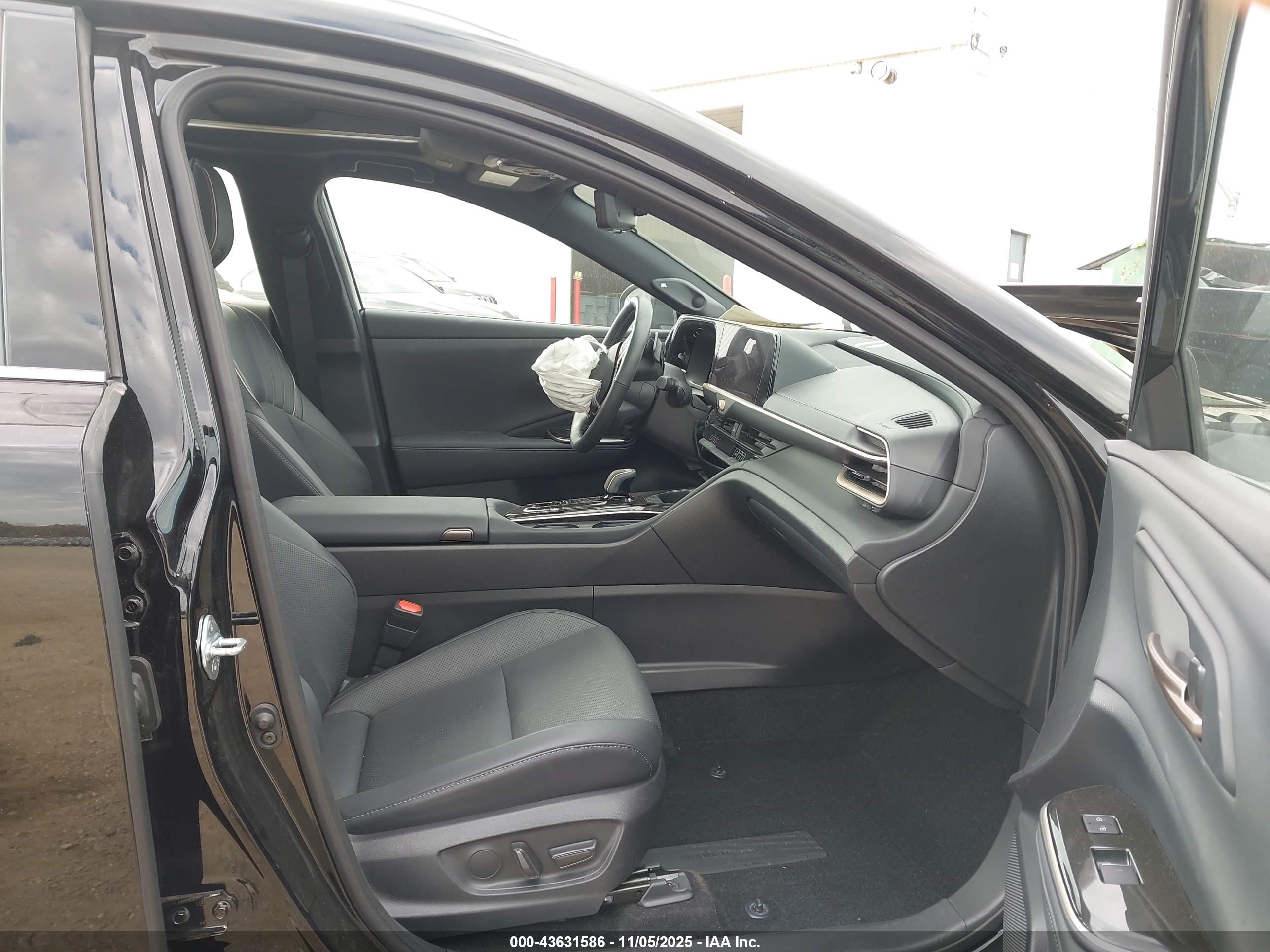 TOYOTA CROWN image 5