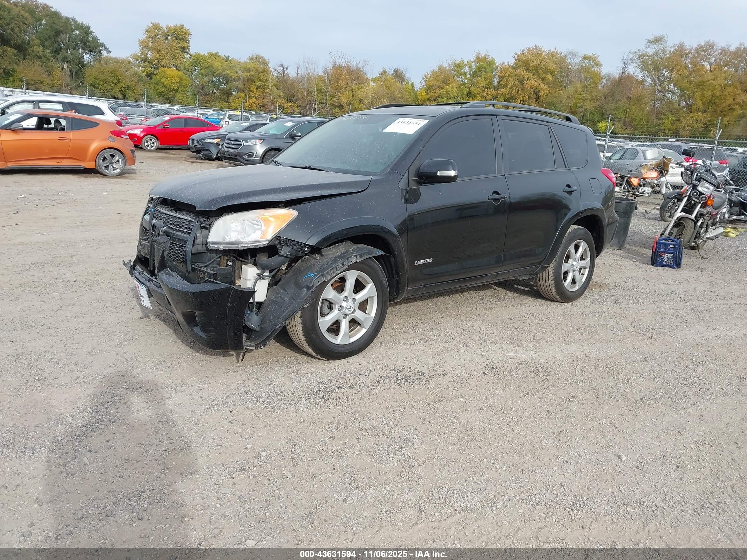 TOYOTA RAV4 image 2