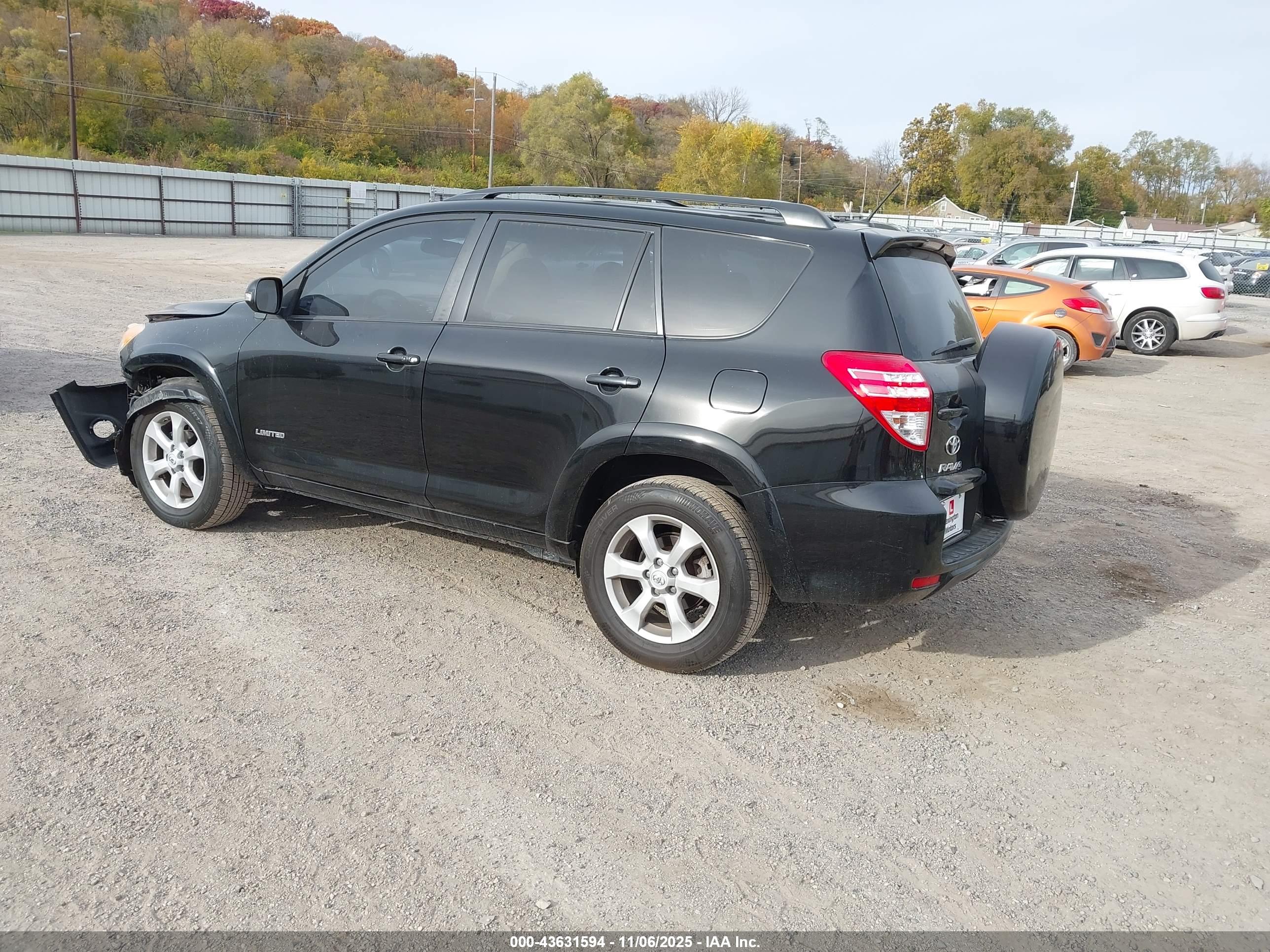TOYOTA RAV4 image 3