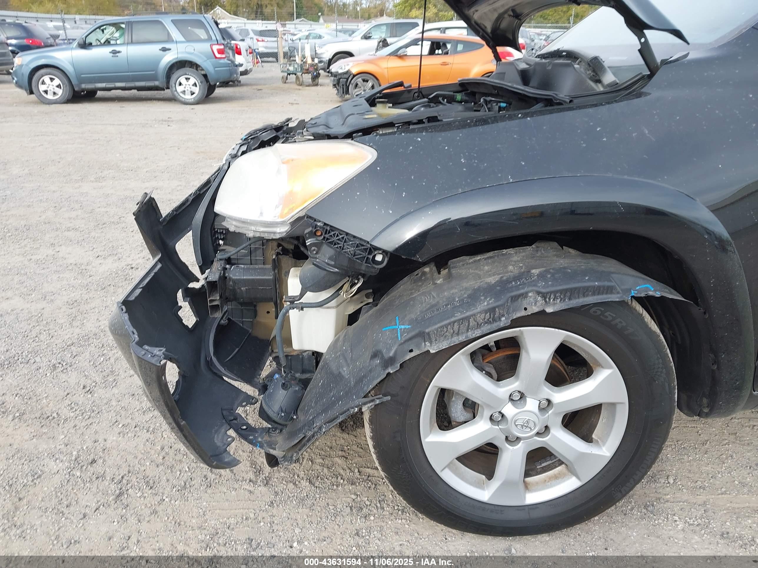 TOYOTA RAV4 image 6