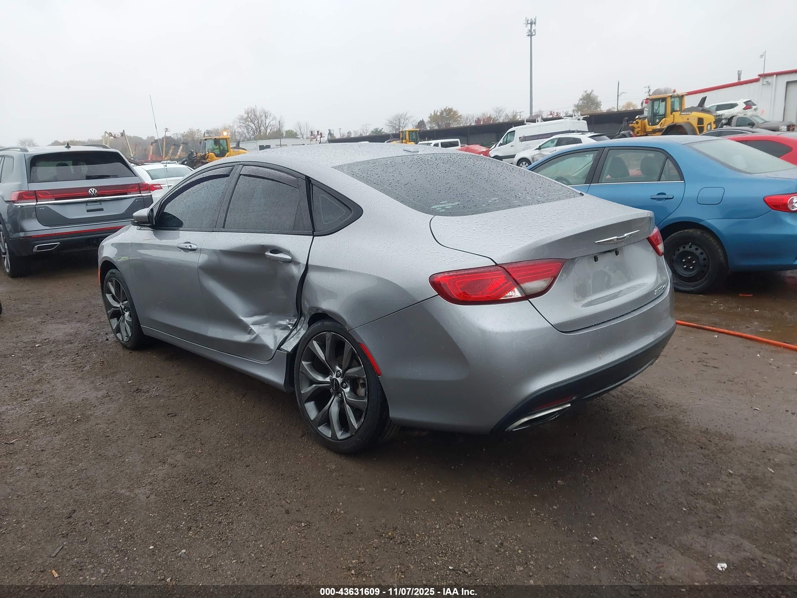 CHRYSLER 200 image 3