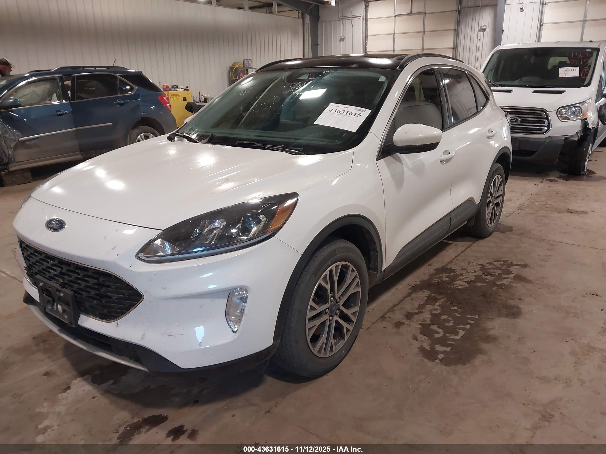 FORD ESCAPE image 2