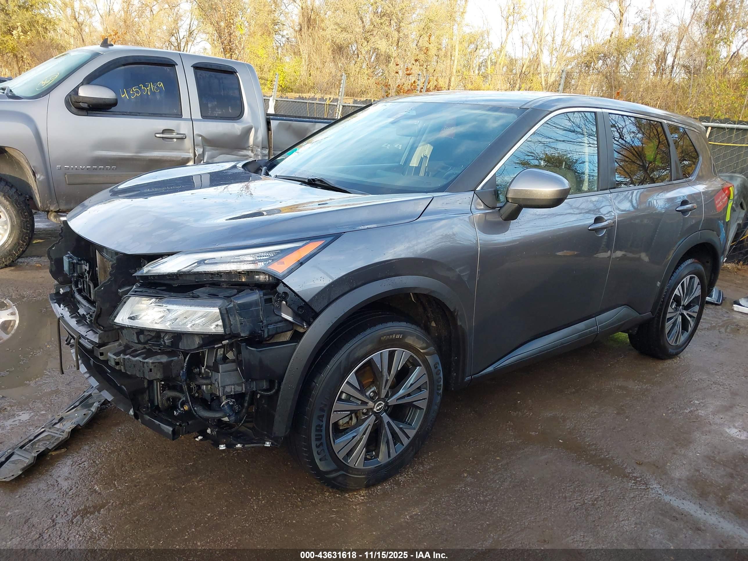 NISSAN ROGUE image 2