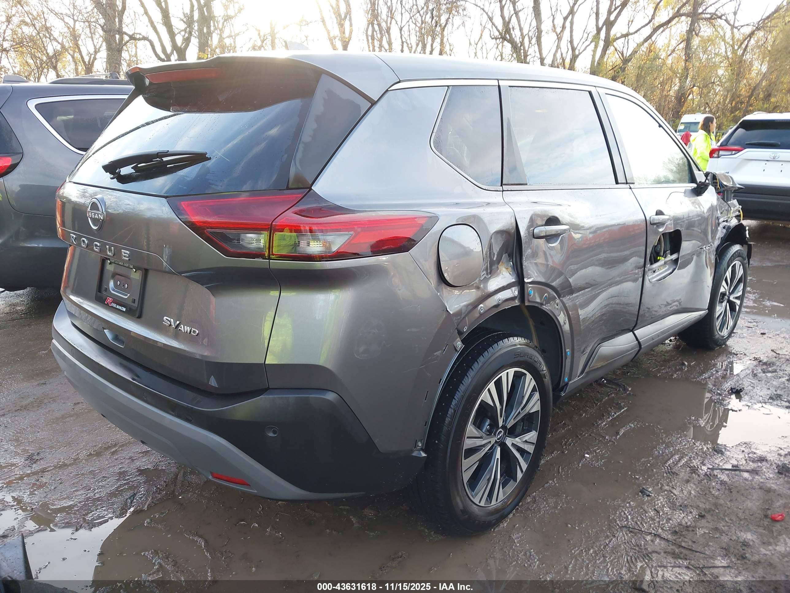 NISSAN ROGUE image 4