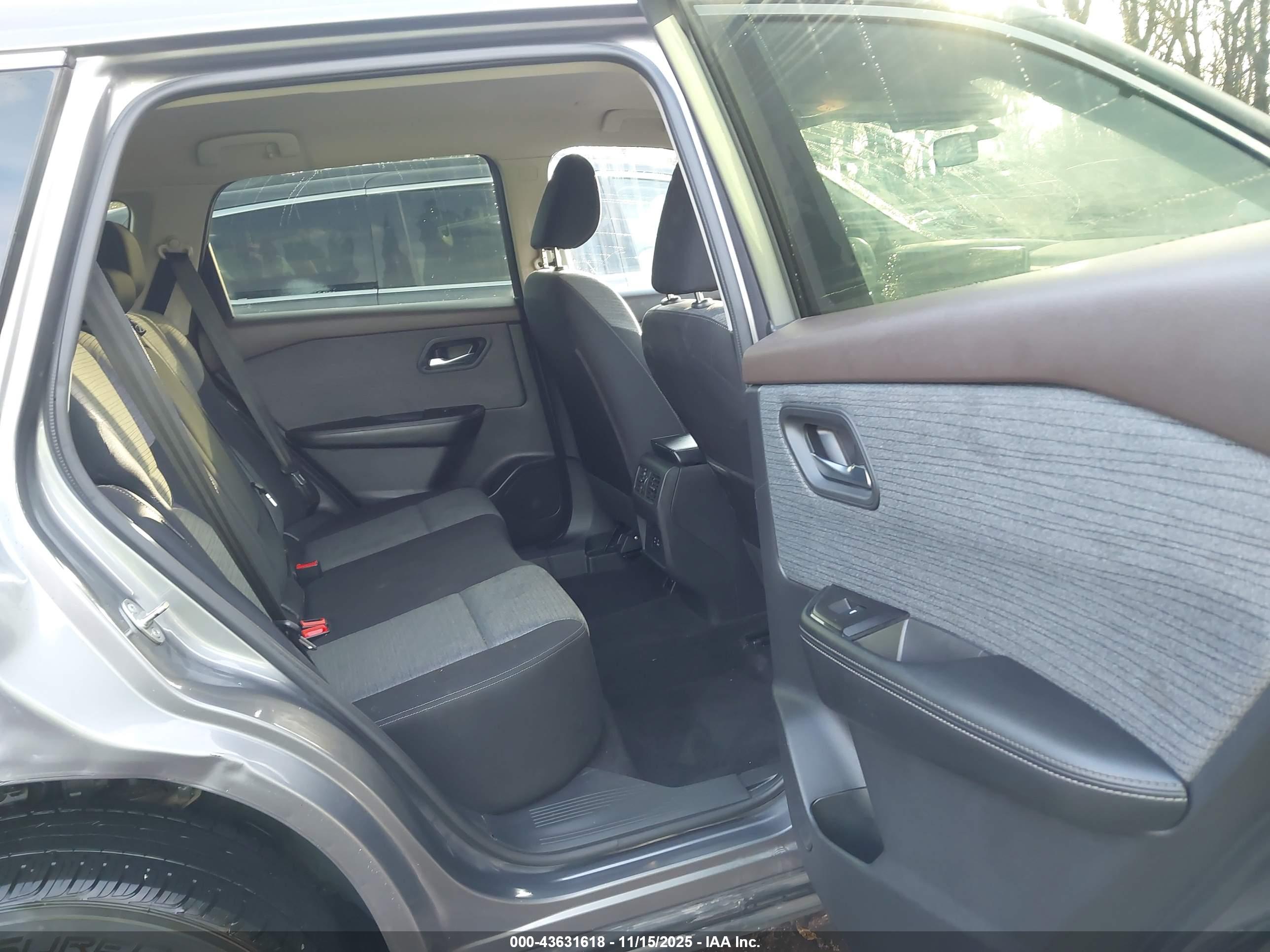 NISSAN ROGUE image 8