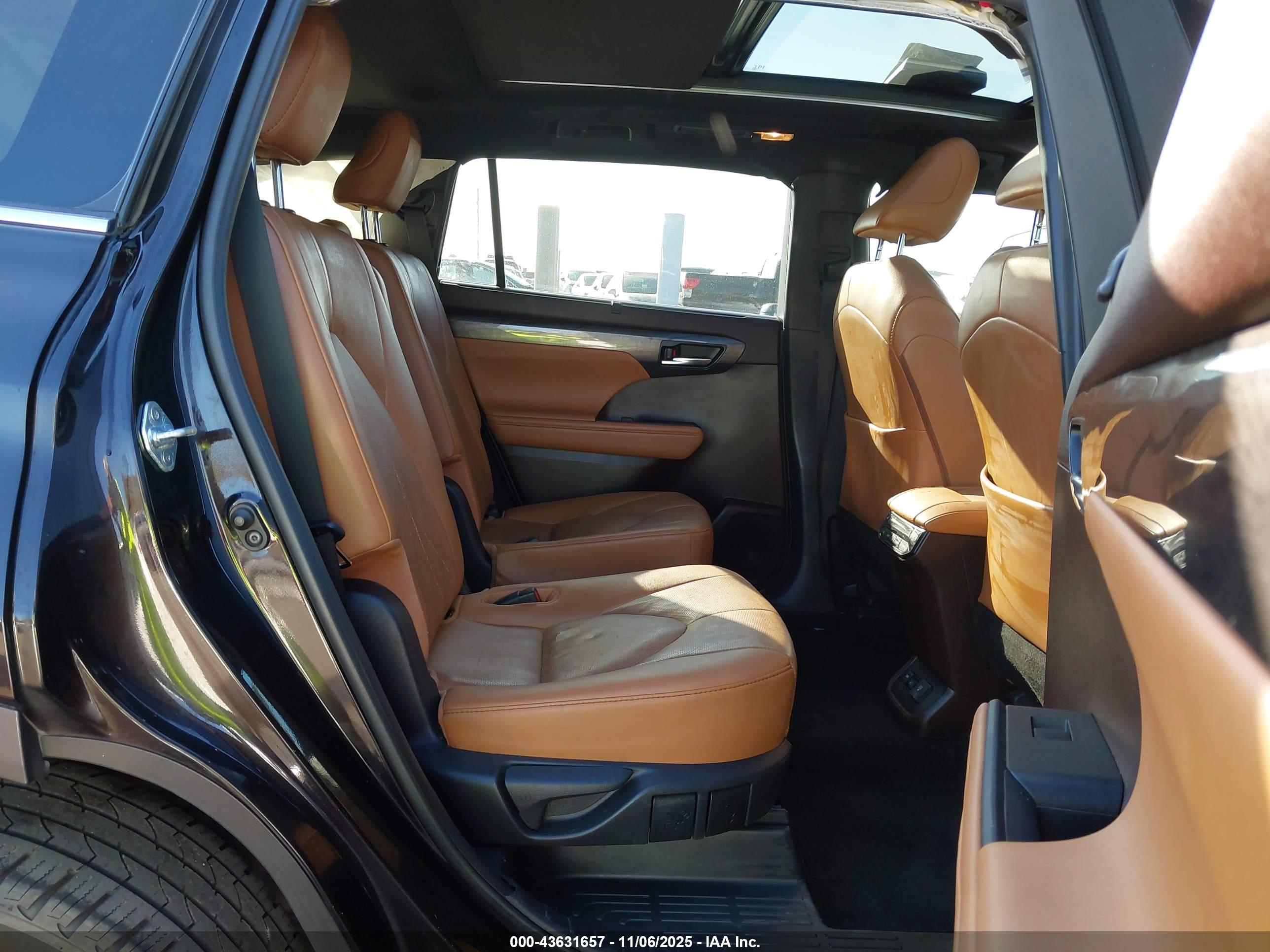 TOYOTA HIGHLANDER image 8