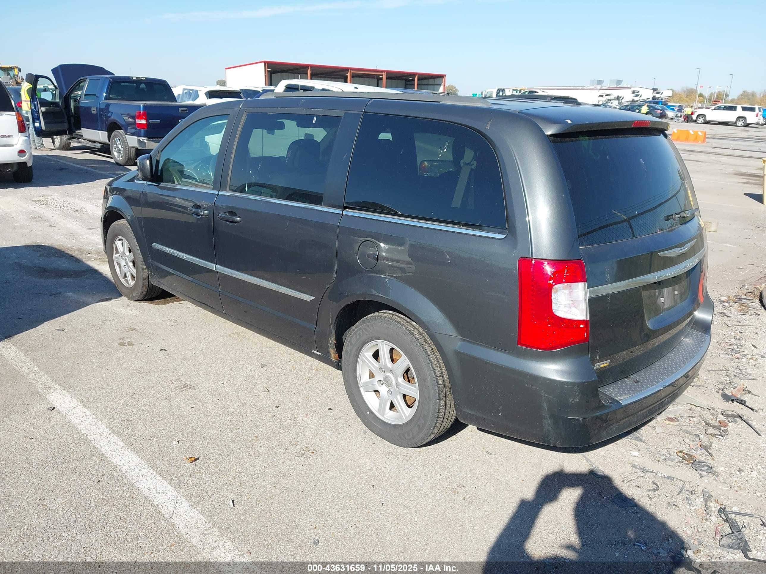 CHRYSLER TOWN image 3
