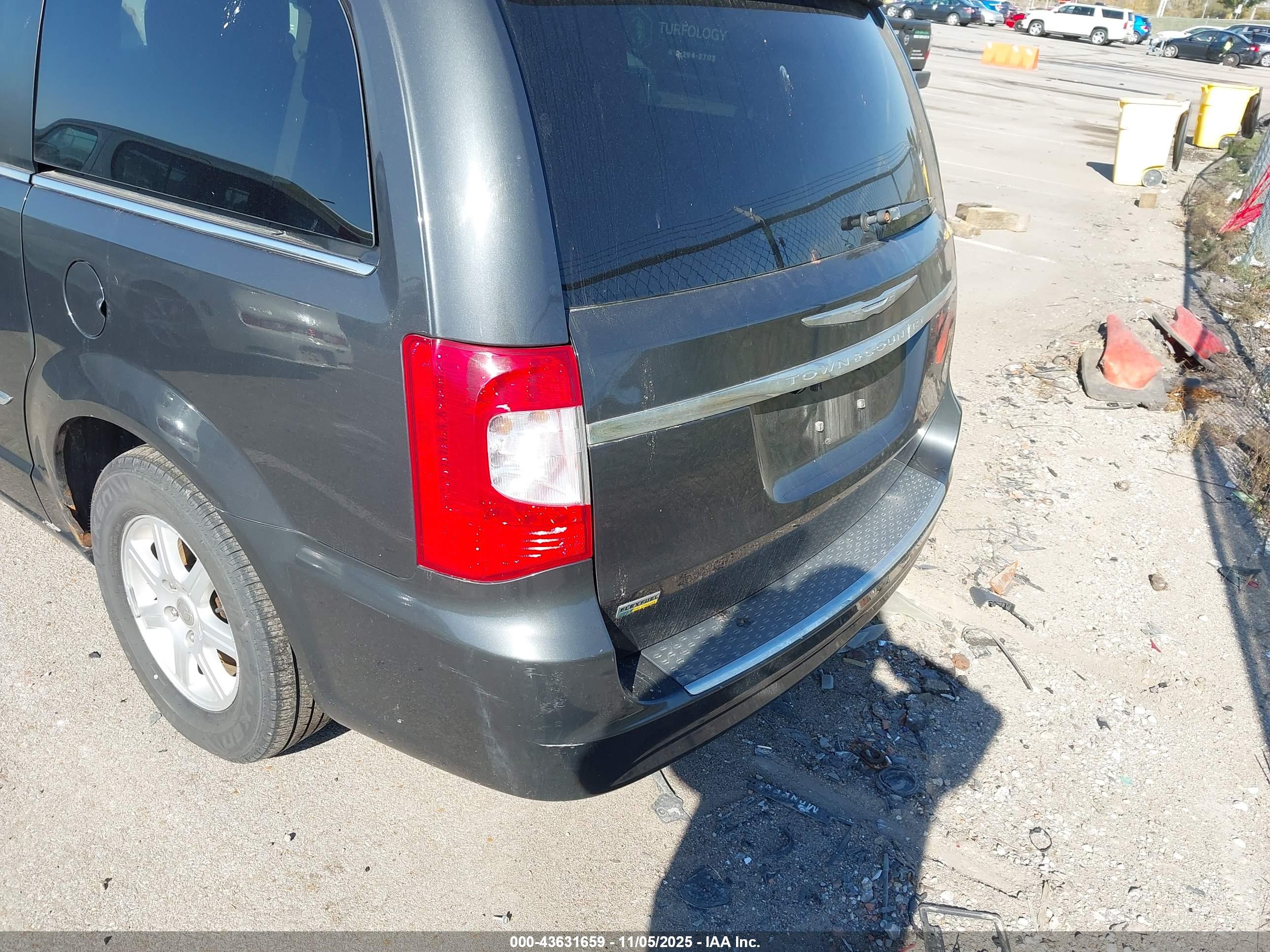 CHRYSLER TOWN image 6