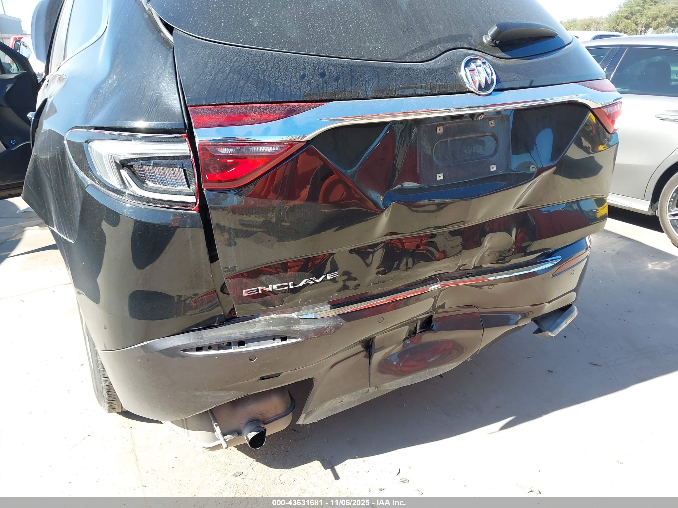 BUICK ENCLAVE image 6