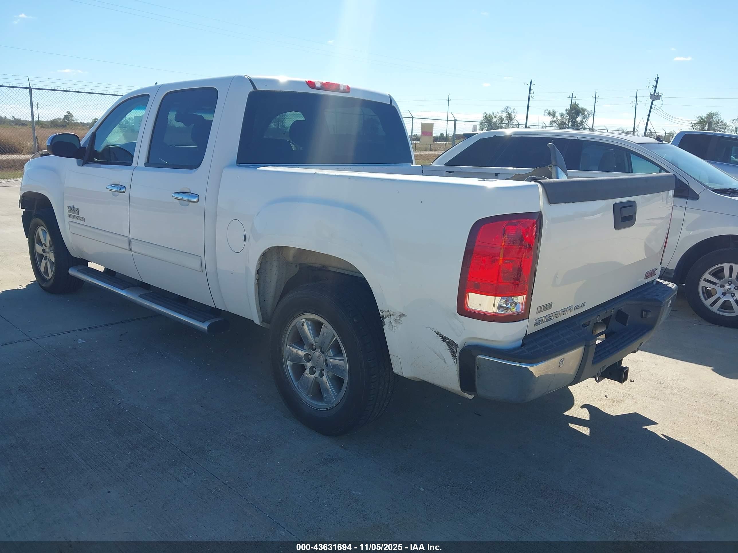 GMC SIERRA image 3