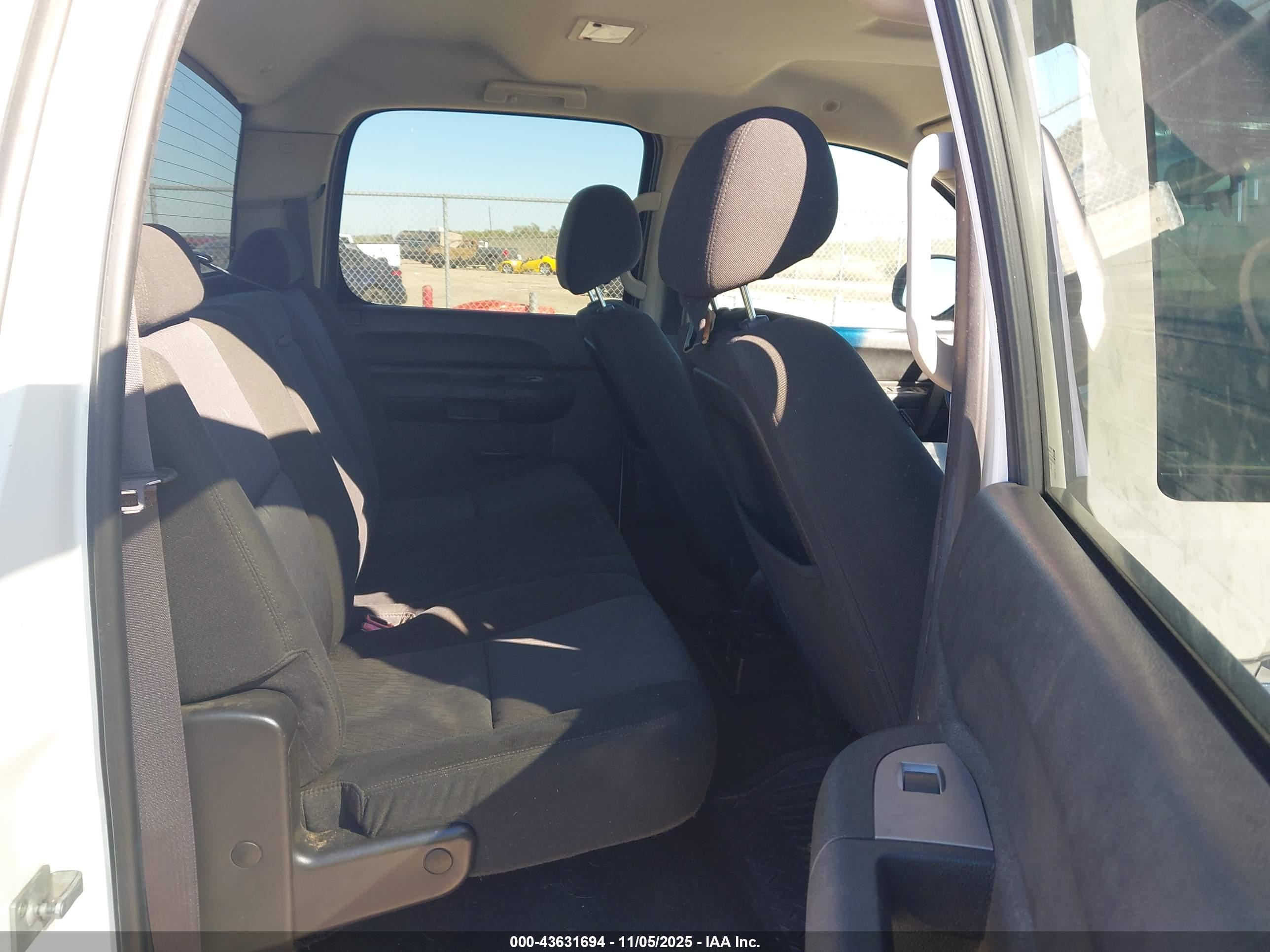 GMC SIERRA image 8