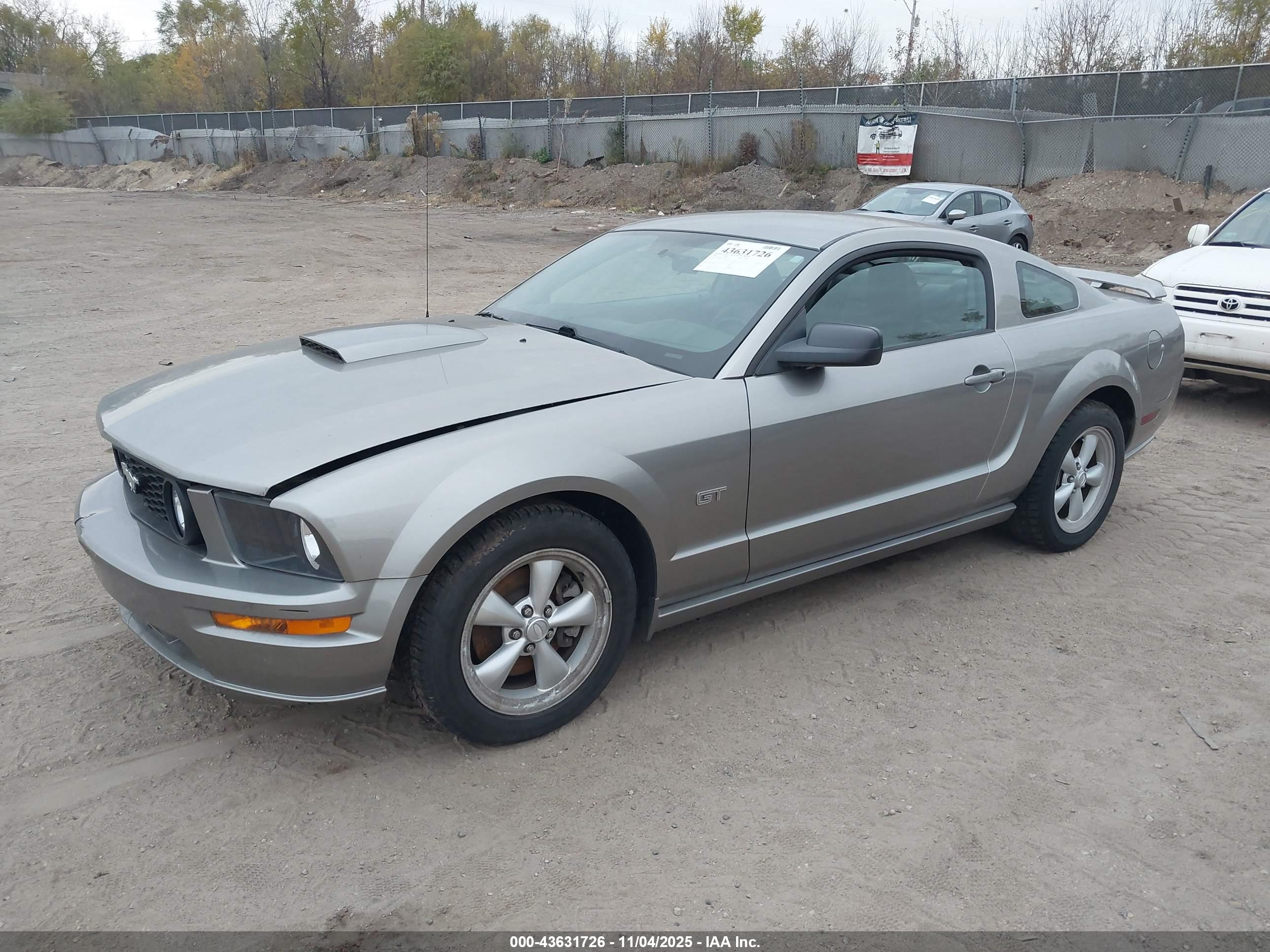 FORD MUSTANG image 2