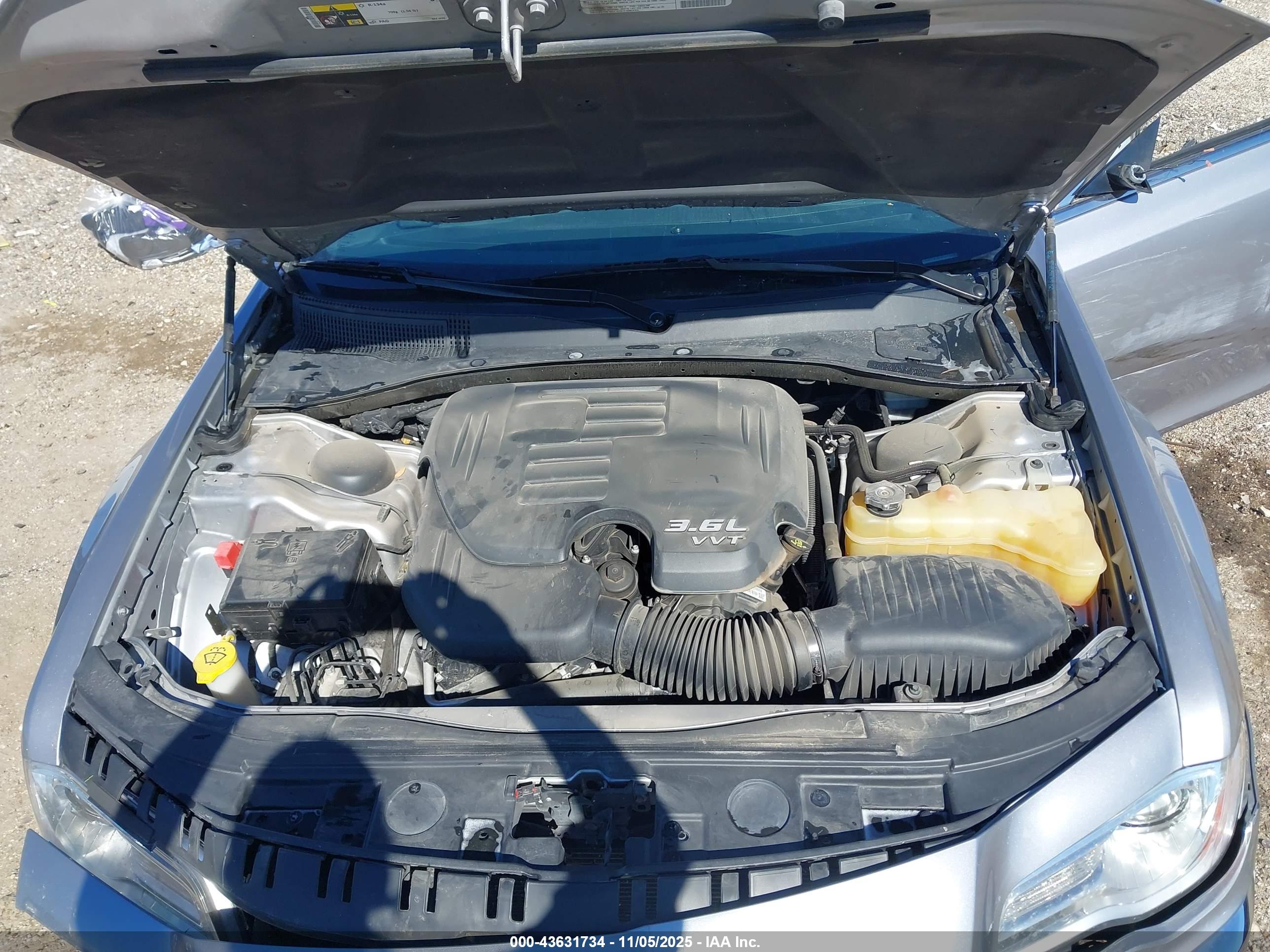 CHRYSLER 300 image 10