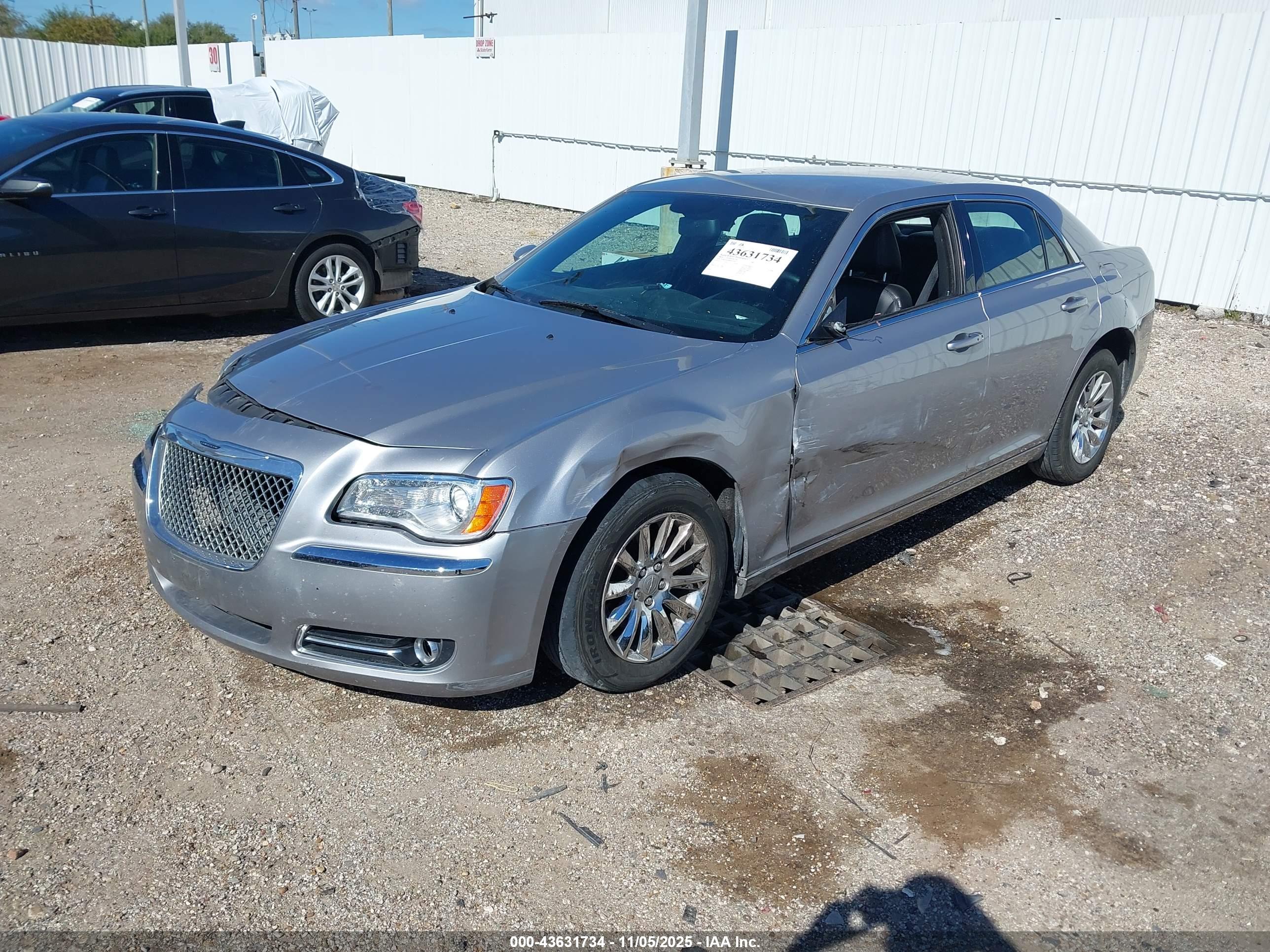 CHRYSLER 300 image 2