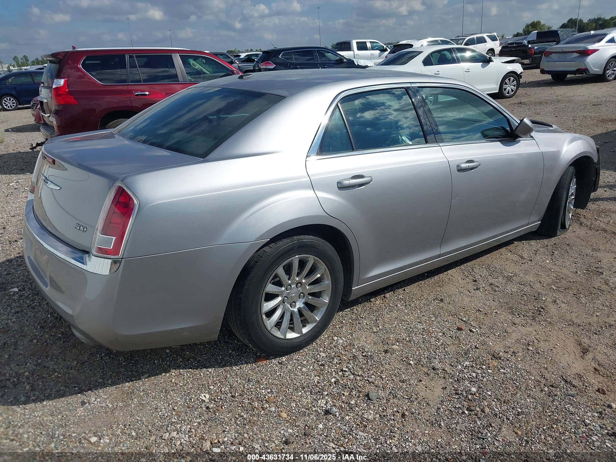 CHRYSLER 300 image 4