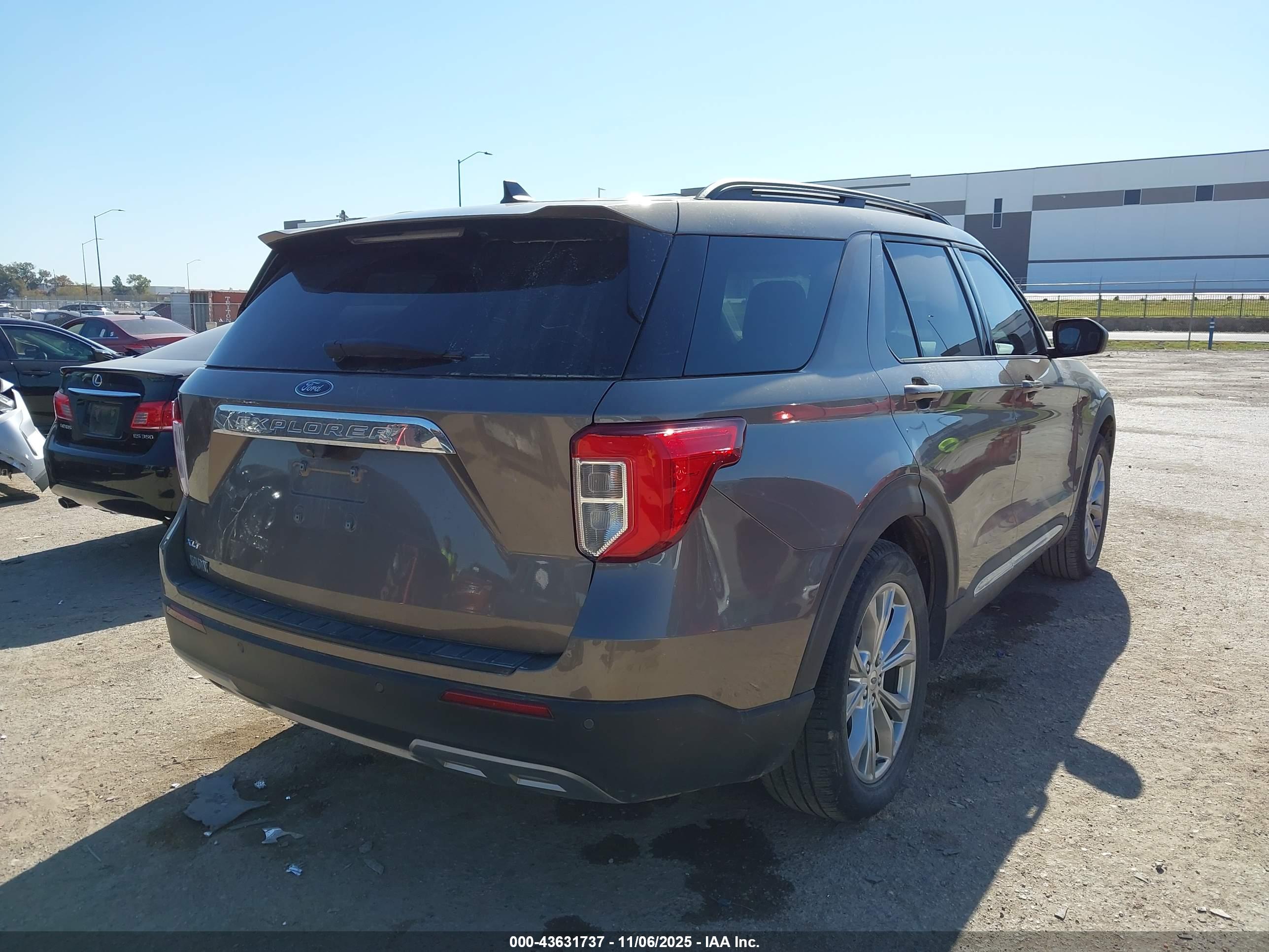 FORD EXPLORER image 4