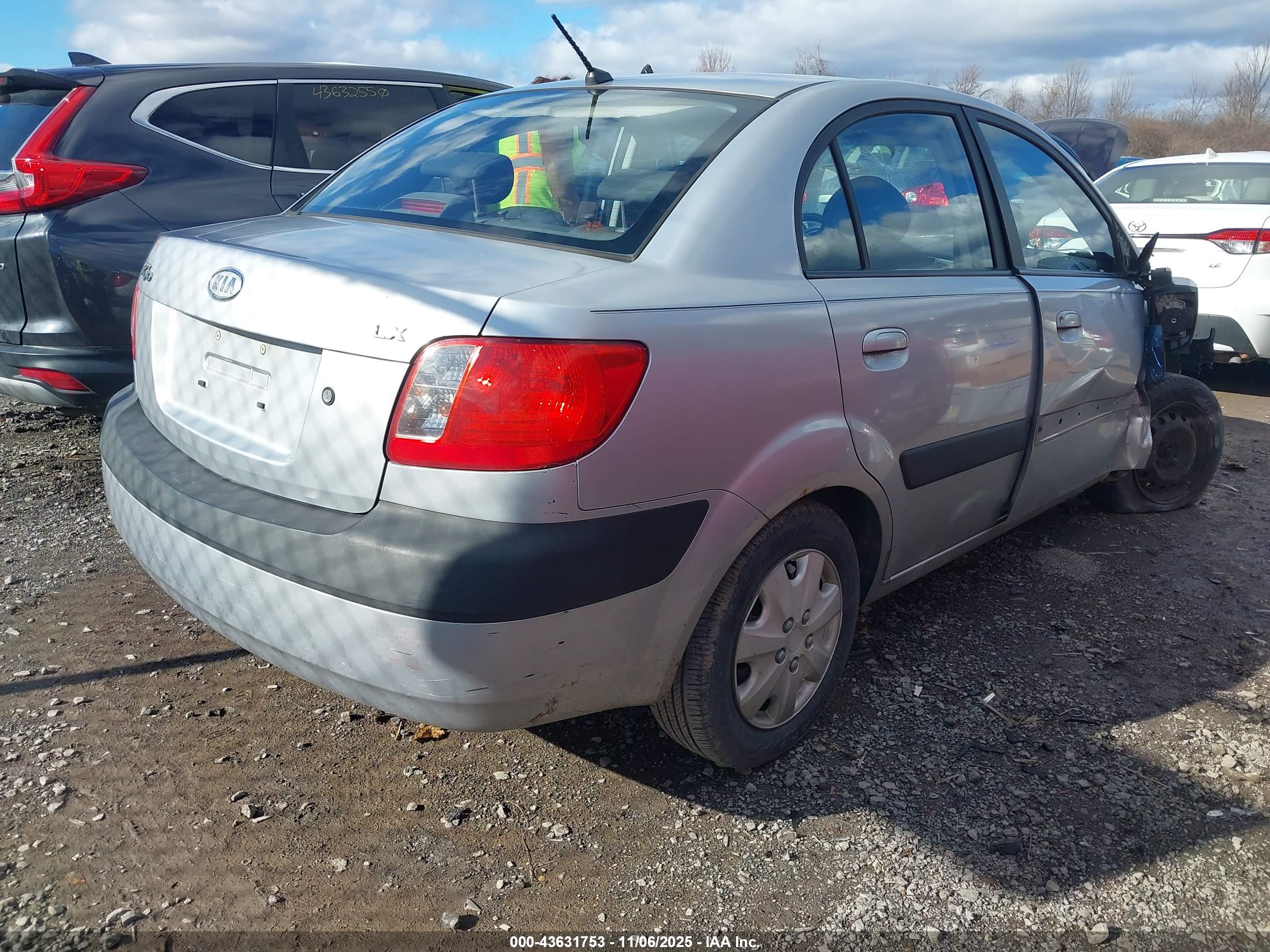 KIA RIO image 4