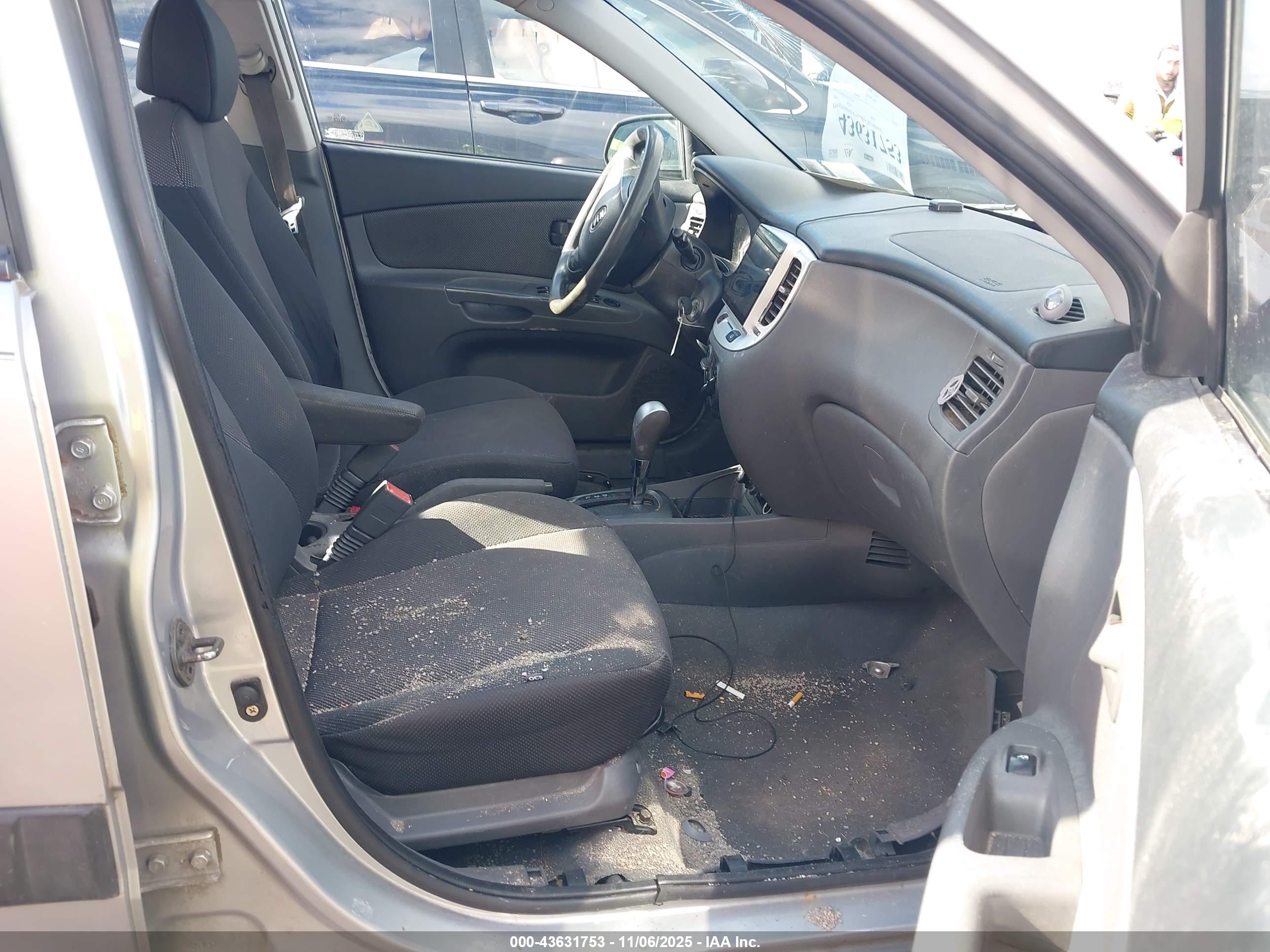 KIA RIO image 5