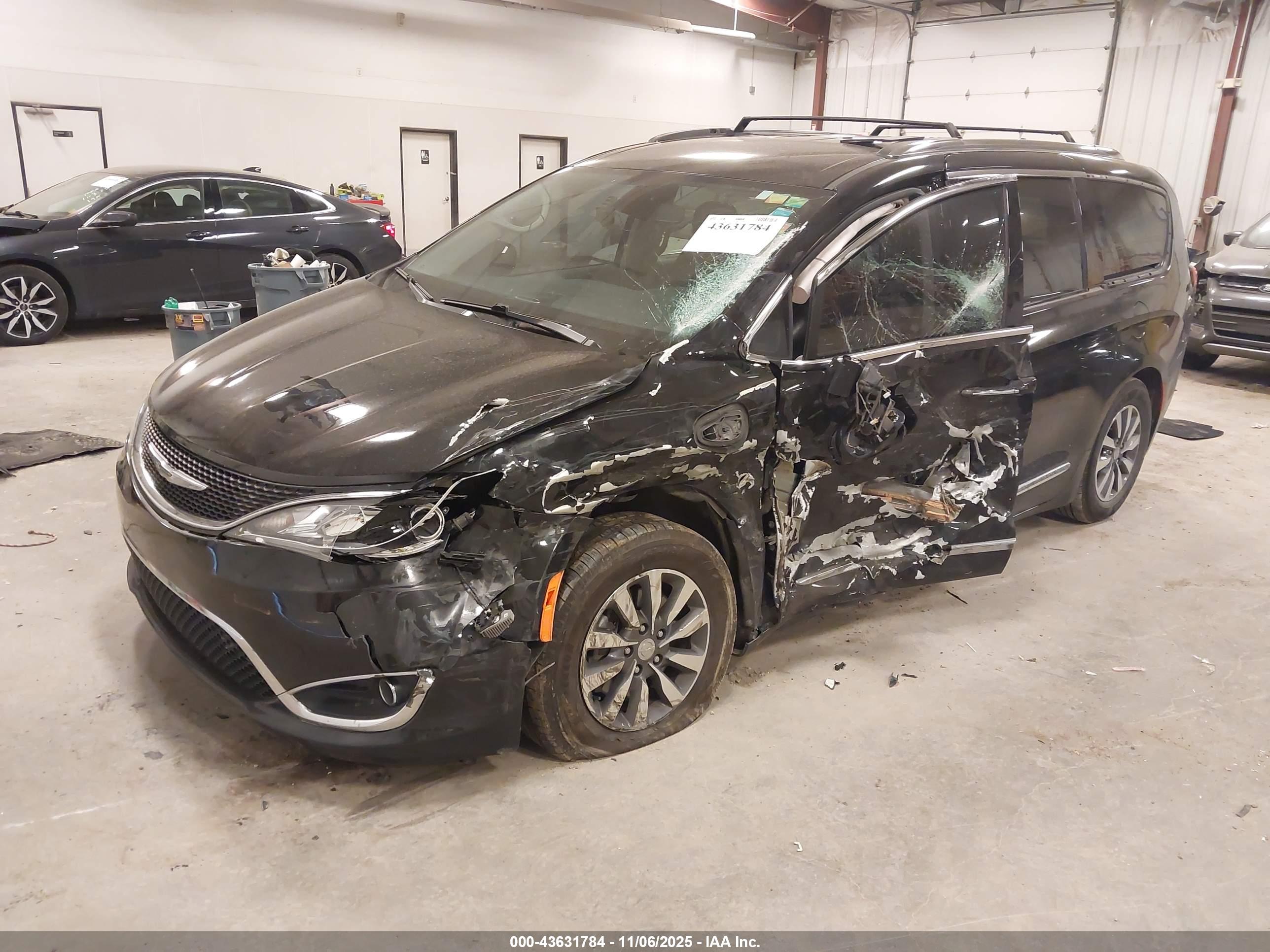 CHRYSLER PACIFICA image 2