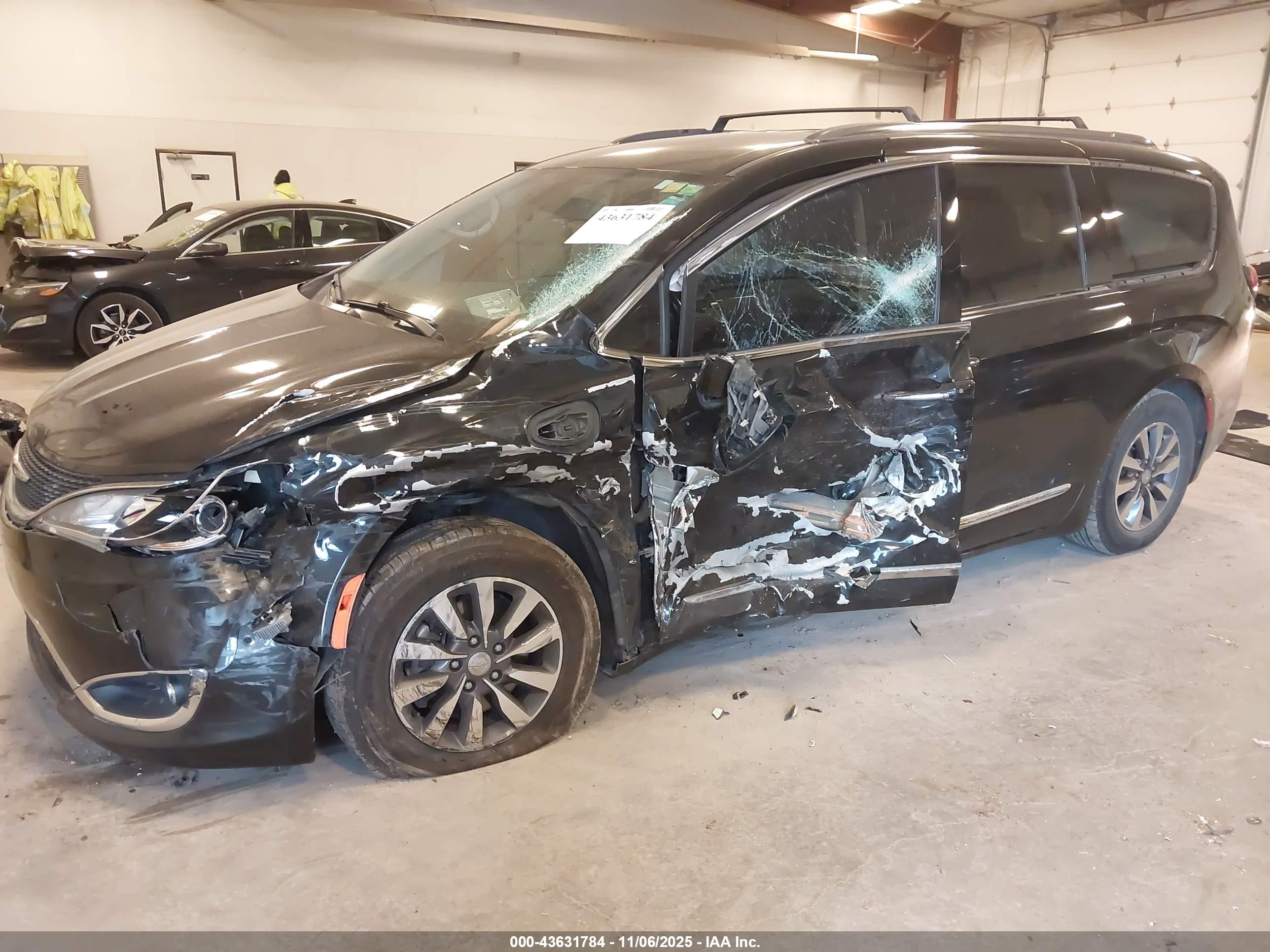 CHRYSLER PACIFICA image 6