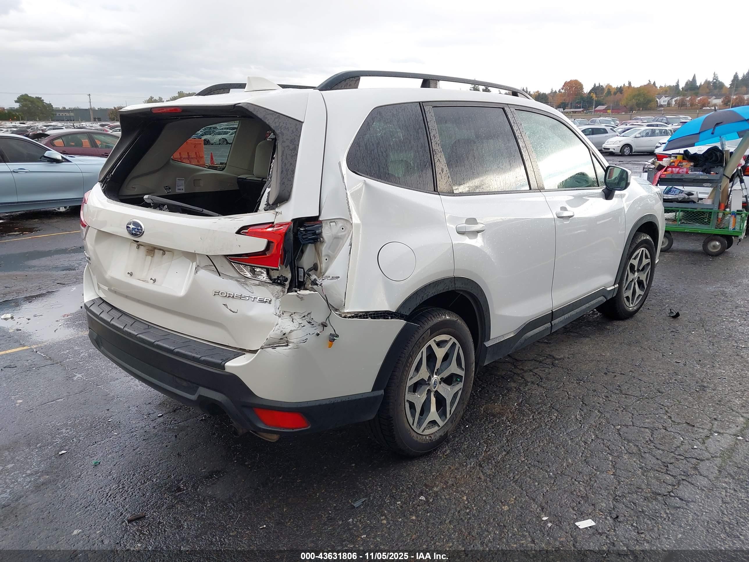 SUBARU FORESTER image 4