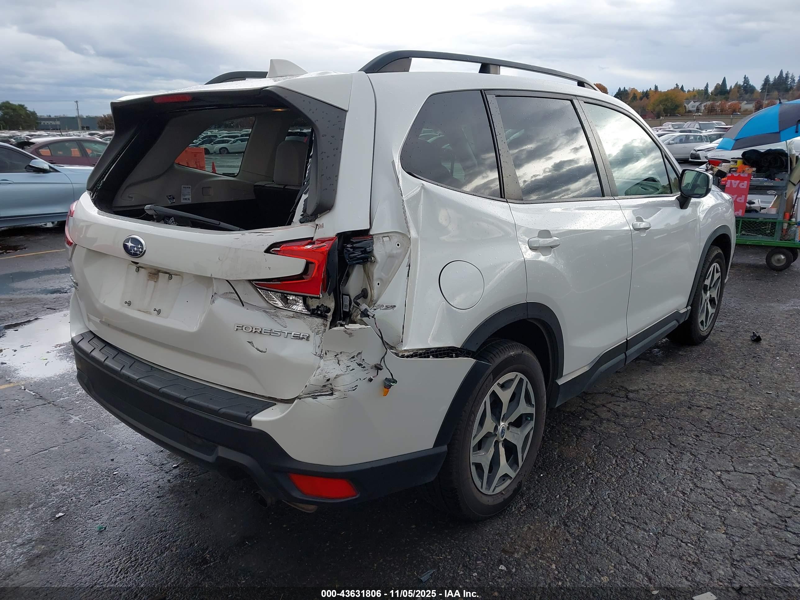 SUBARU FORESTER image 6