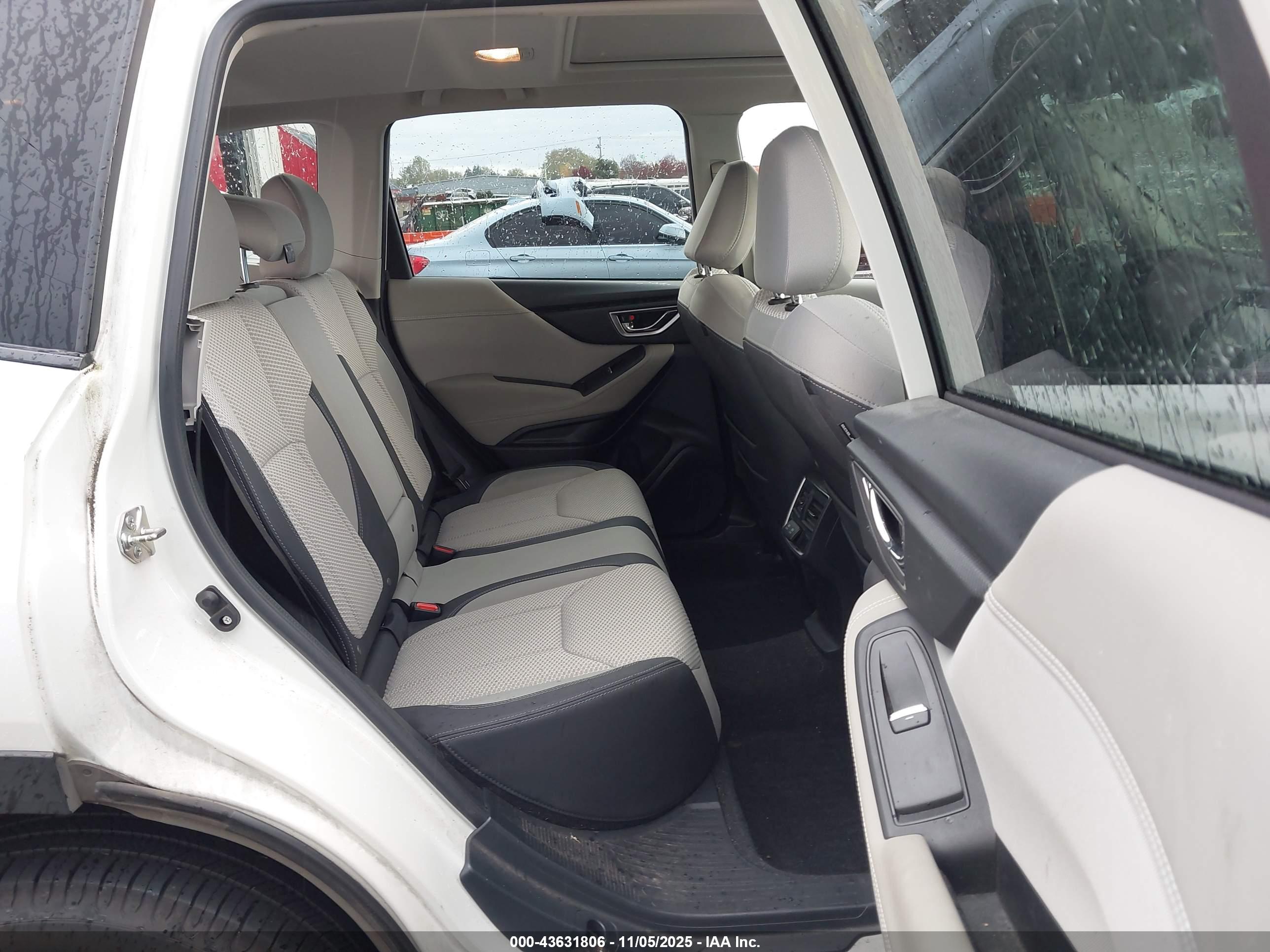 SUBARU FORESTER image 8