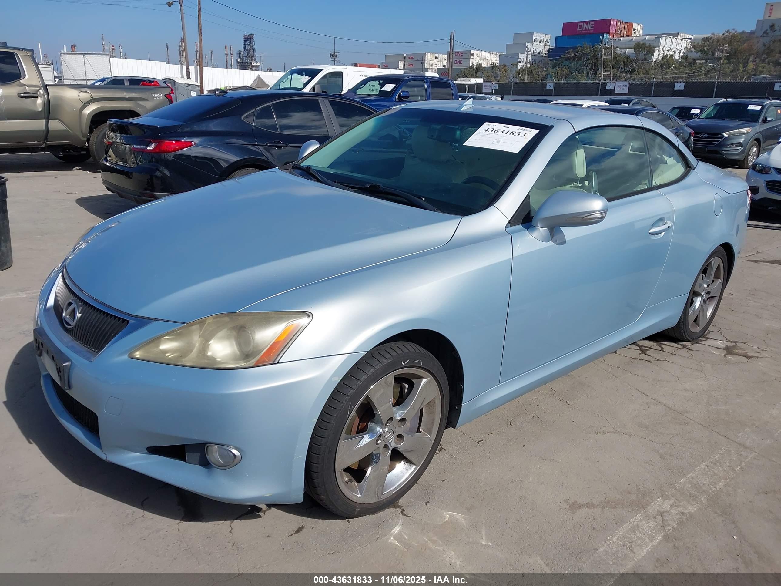 LEXUS IS image 2