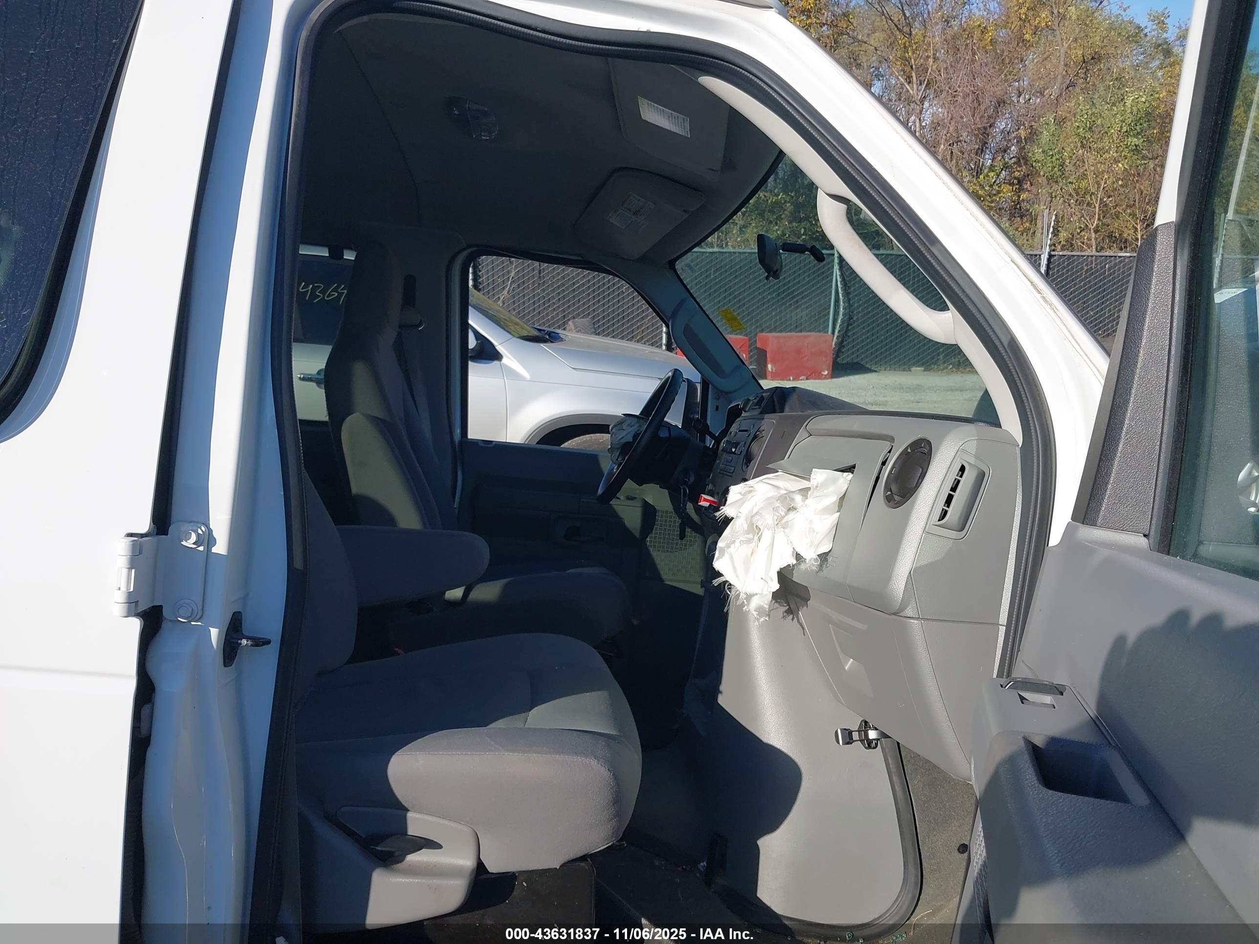 FORD E-350 image 5