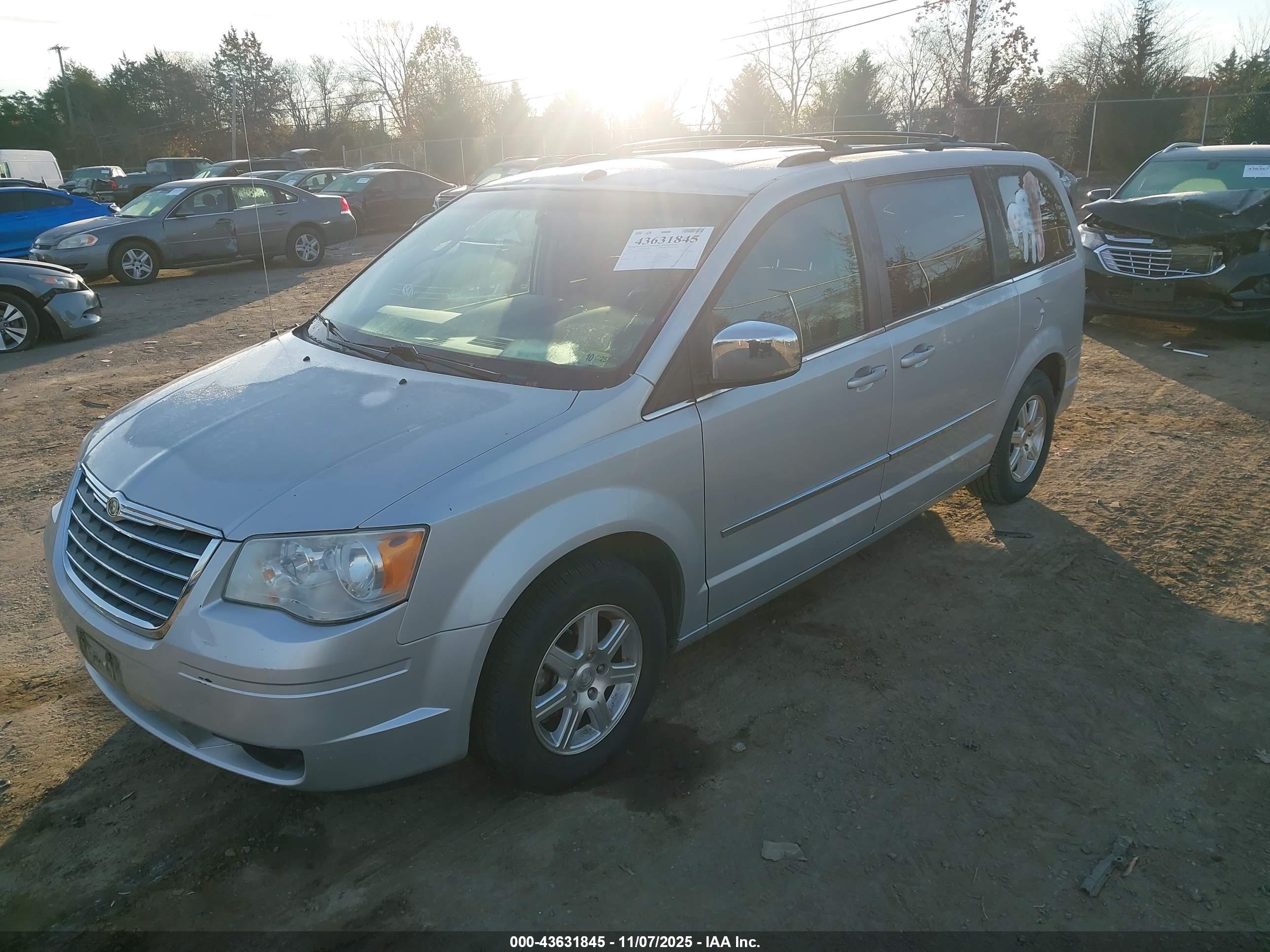 CHRYSLER TOWN image 2