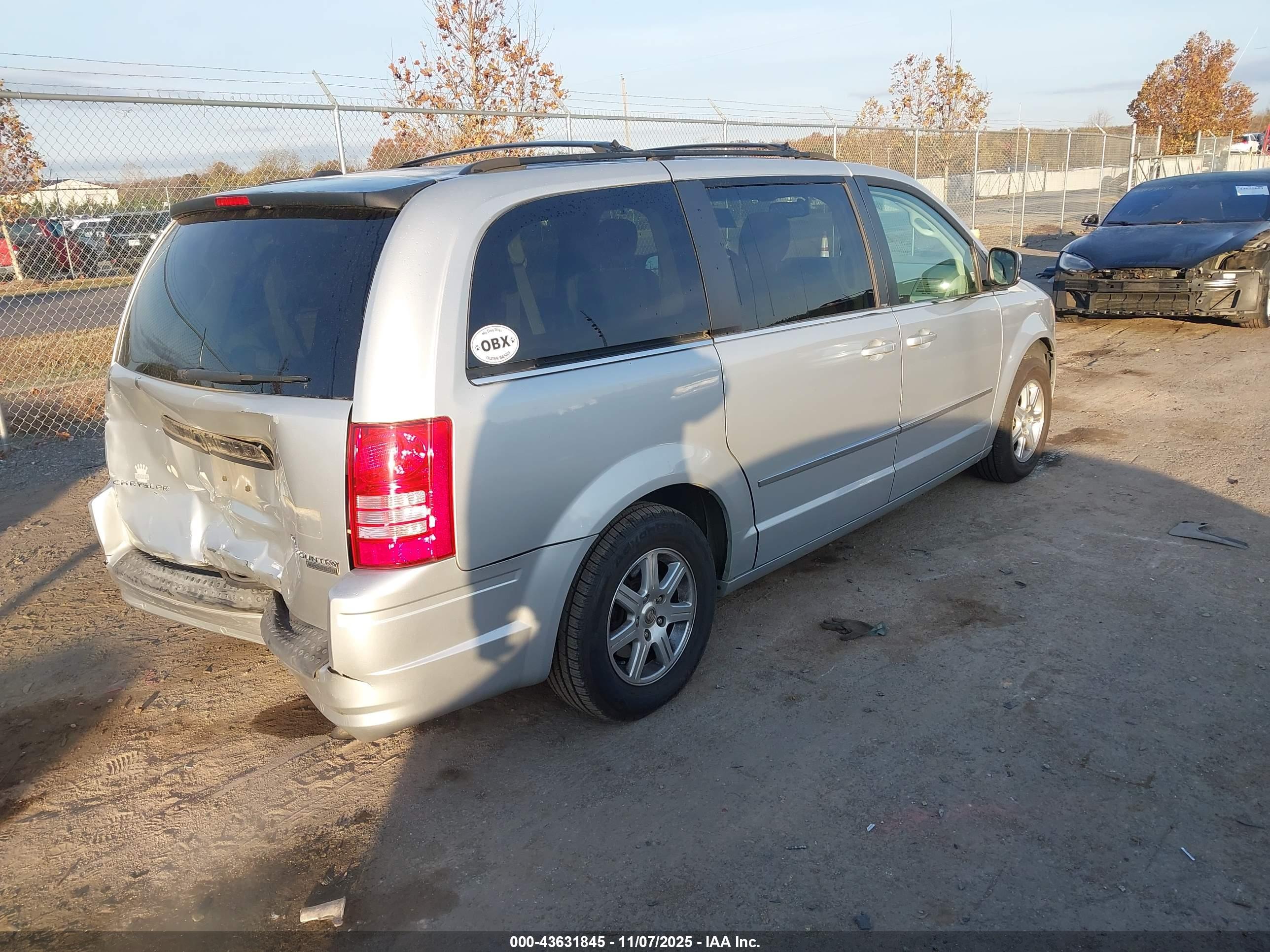 CHRYSLER TOWN image 4
