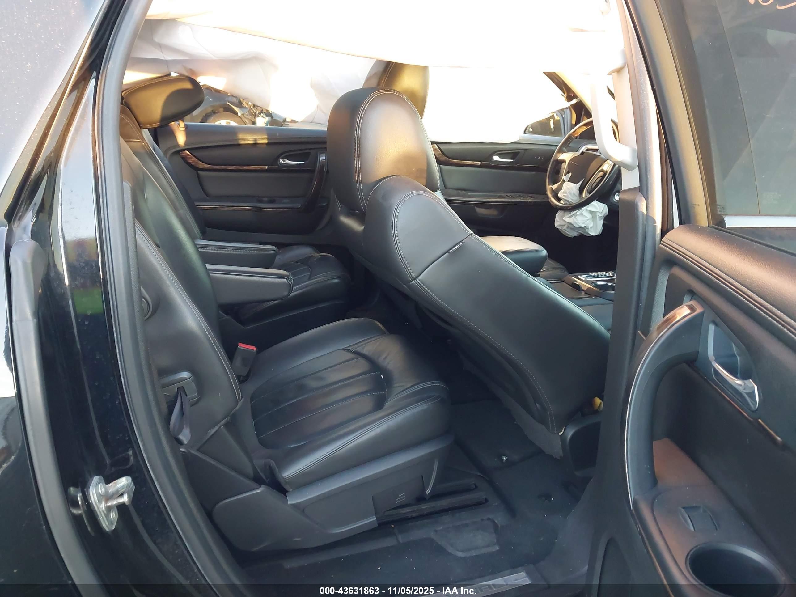 GMC ACADIA image 8