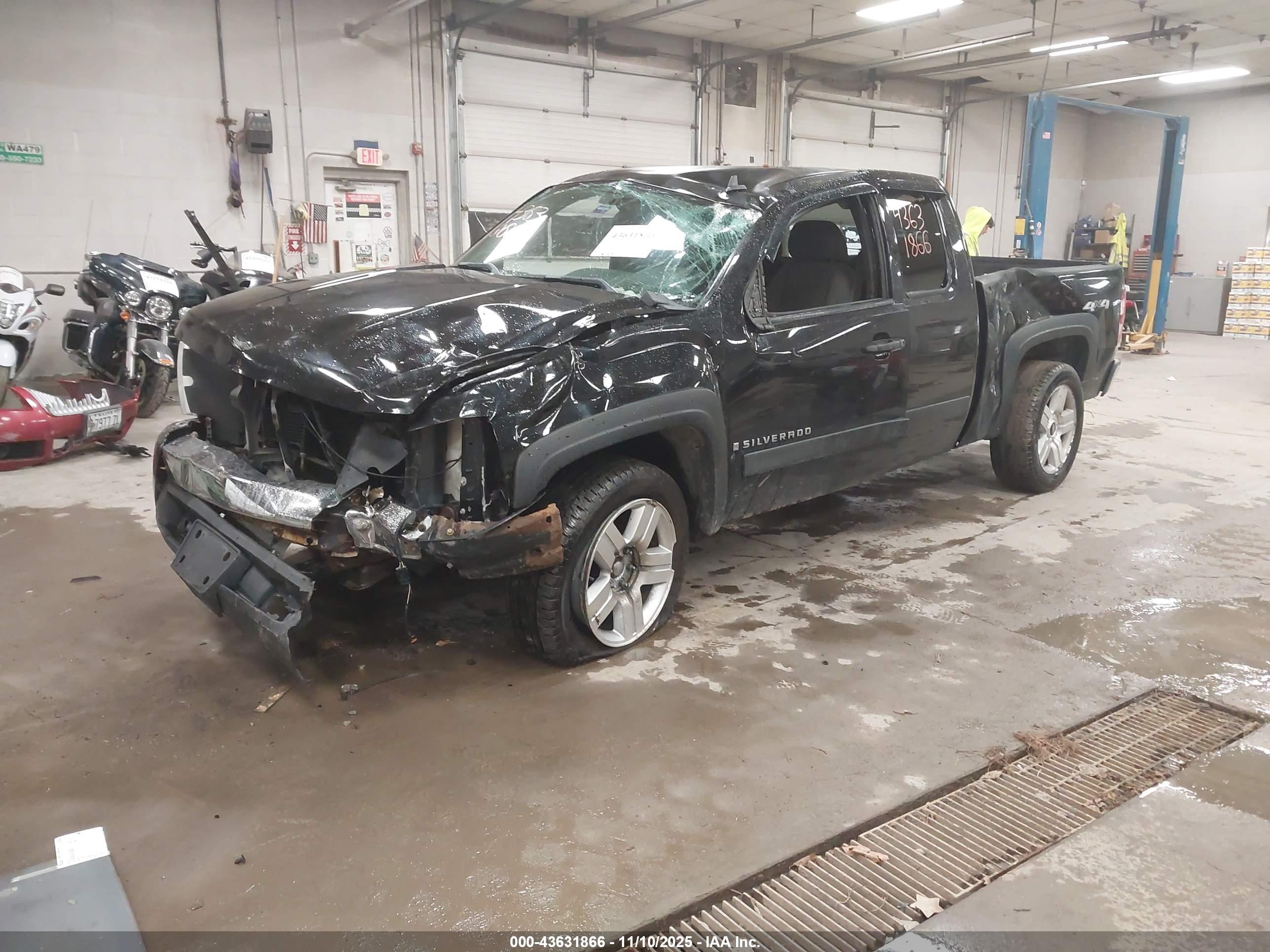 CHEVROLET SILVERADO image 2