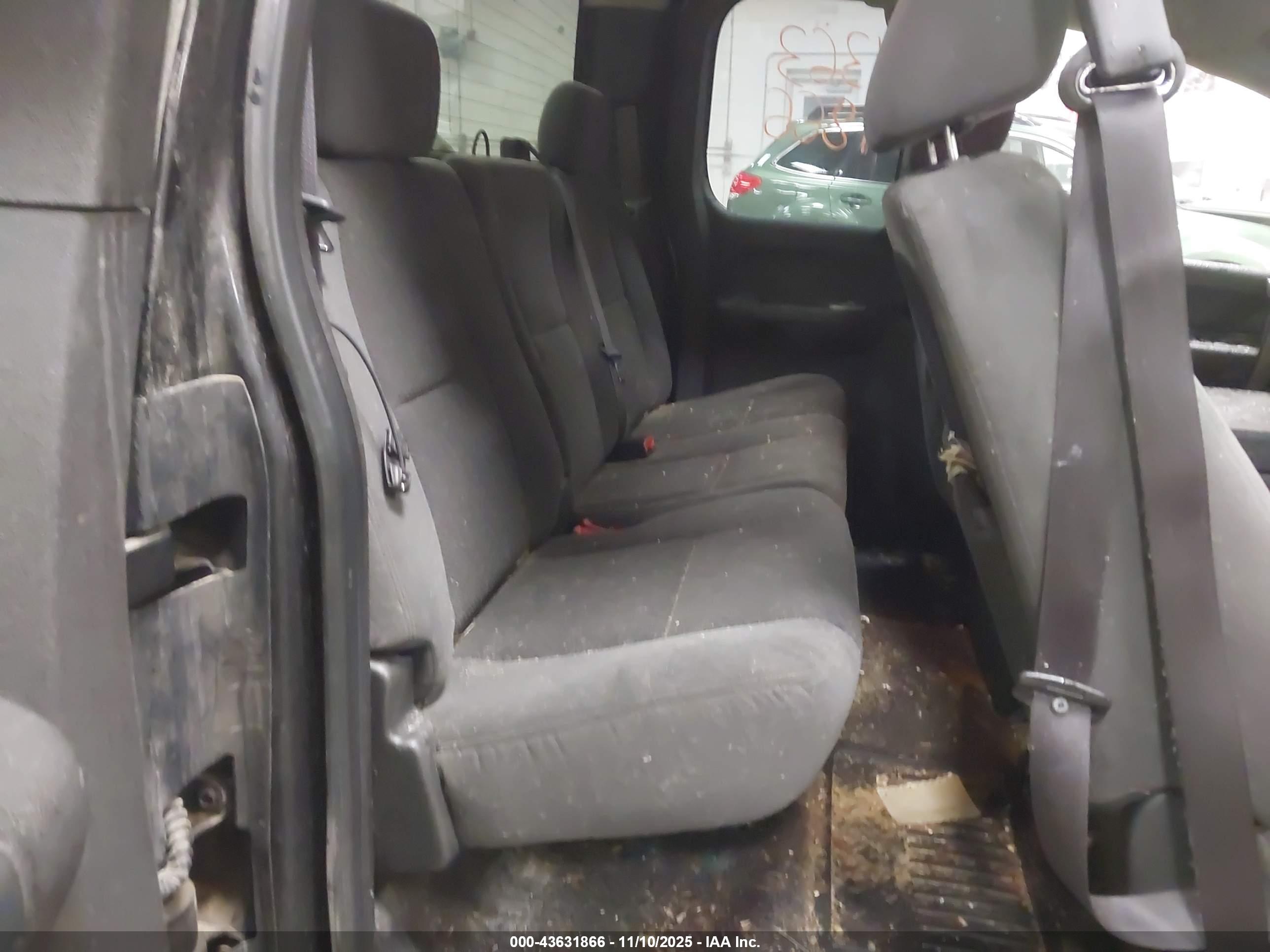 CHEVROLET SILVERADO image 8