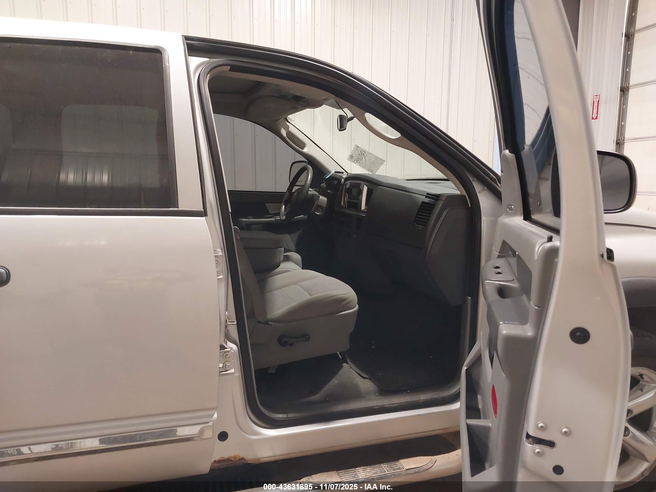DODGE RAM image 5