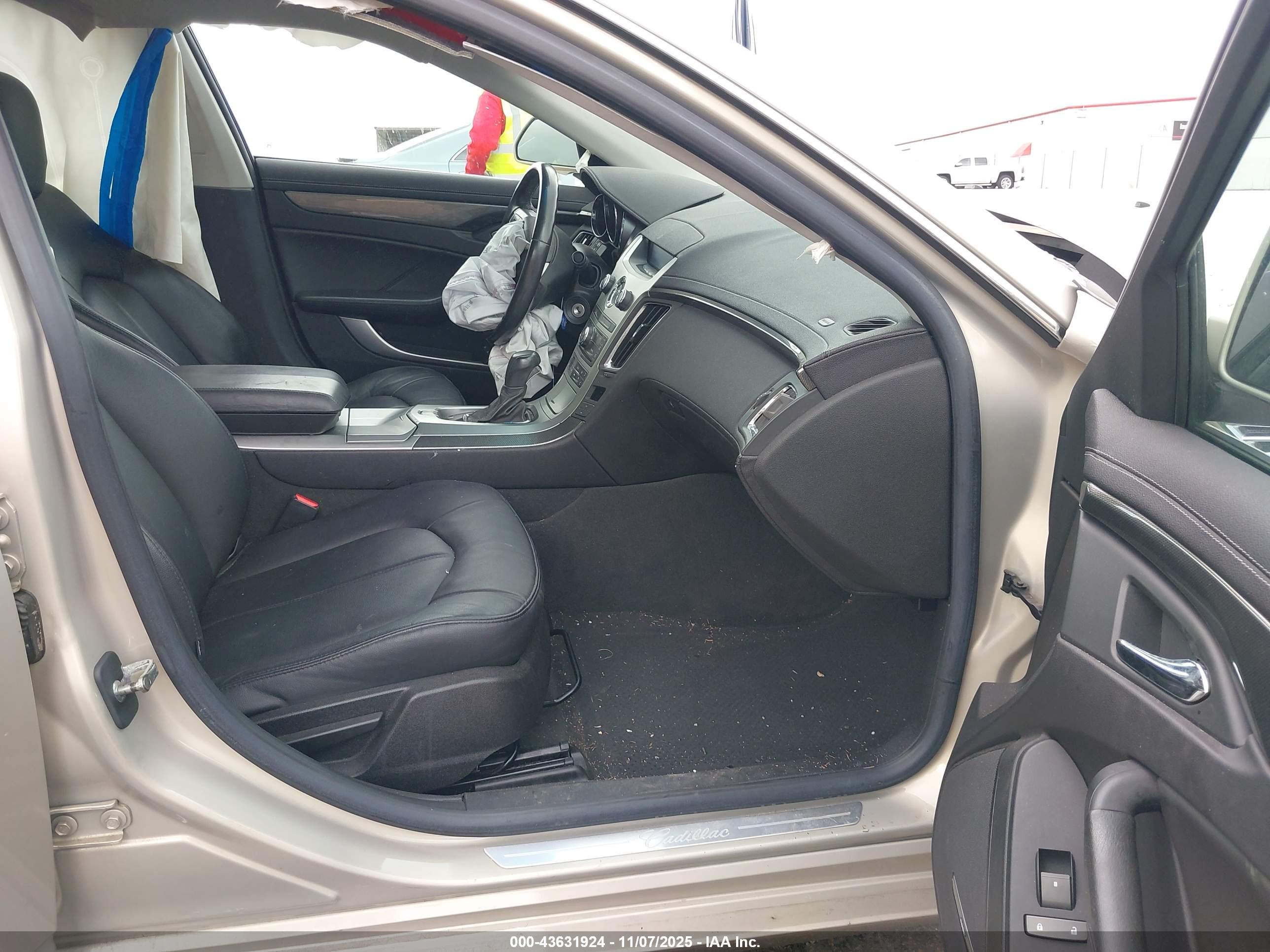 CADILLAC CTS image 5